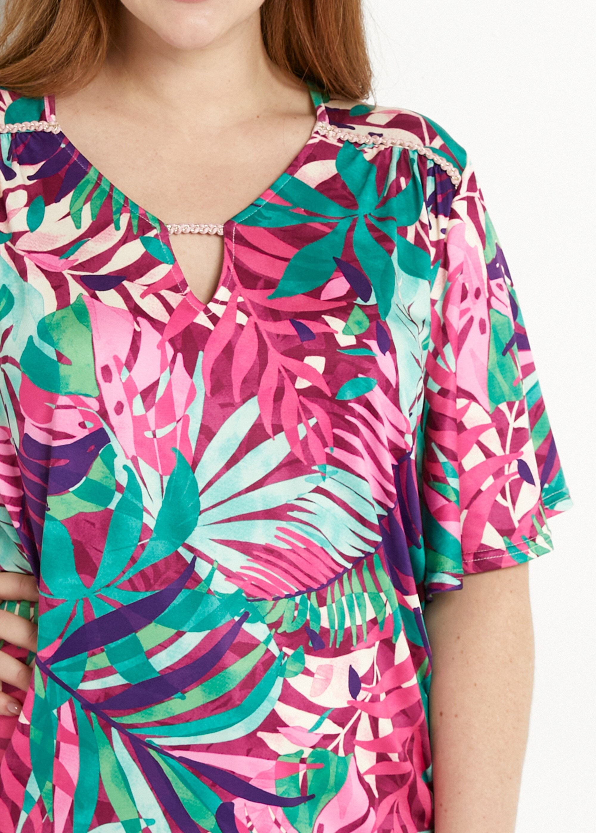 Camiseta_con_estampado_tropical_y_mangas_de_mariposa_Multicolor_DE1_curvy