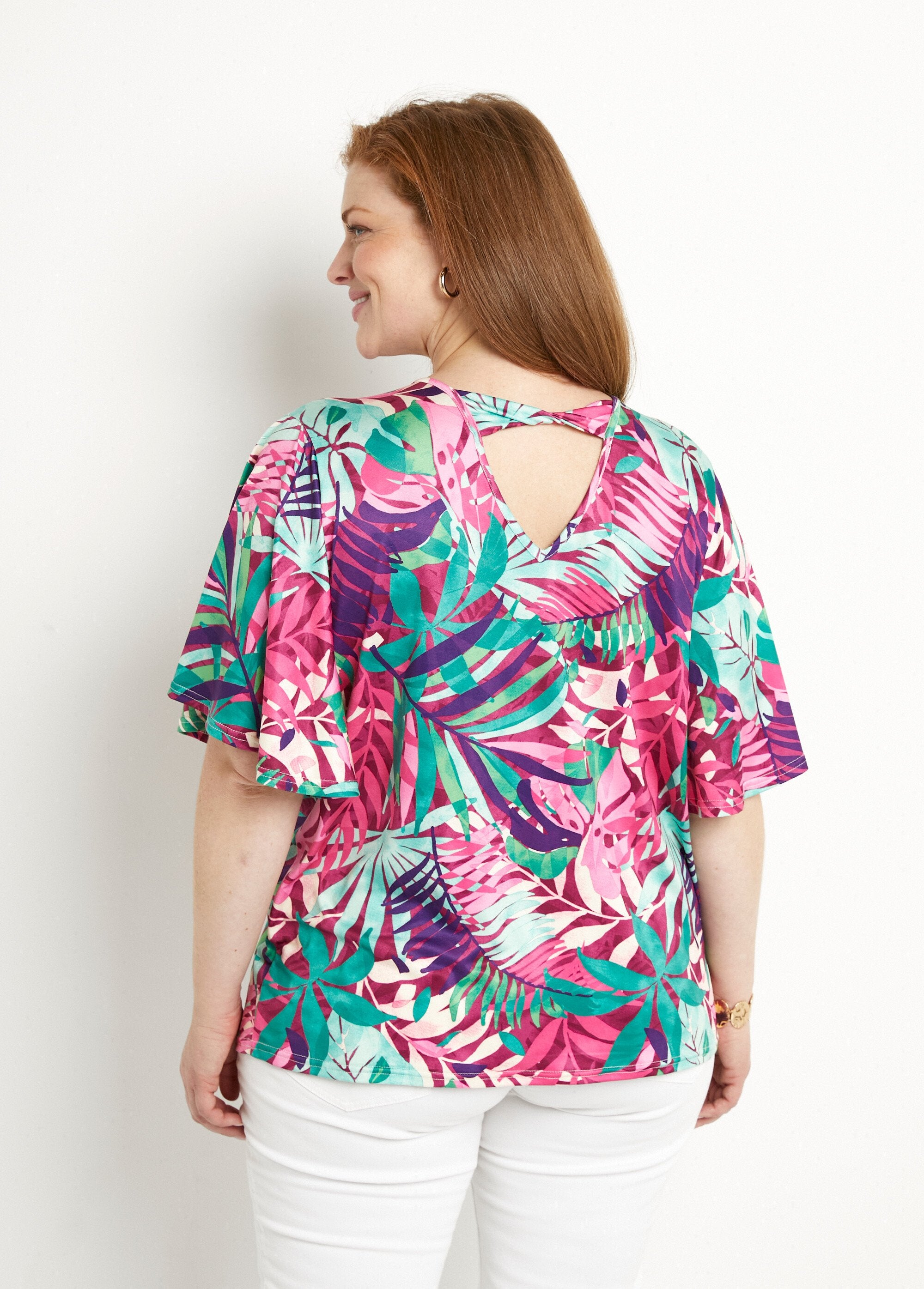 Camiseta_con_estampado_tropical_y_mangas_de_mariposa_Multicolor_DO1_curvy