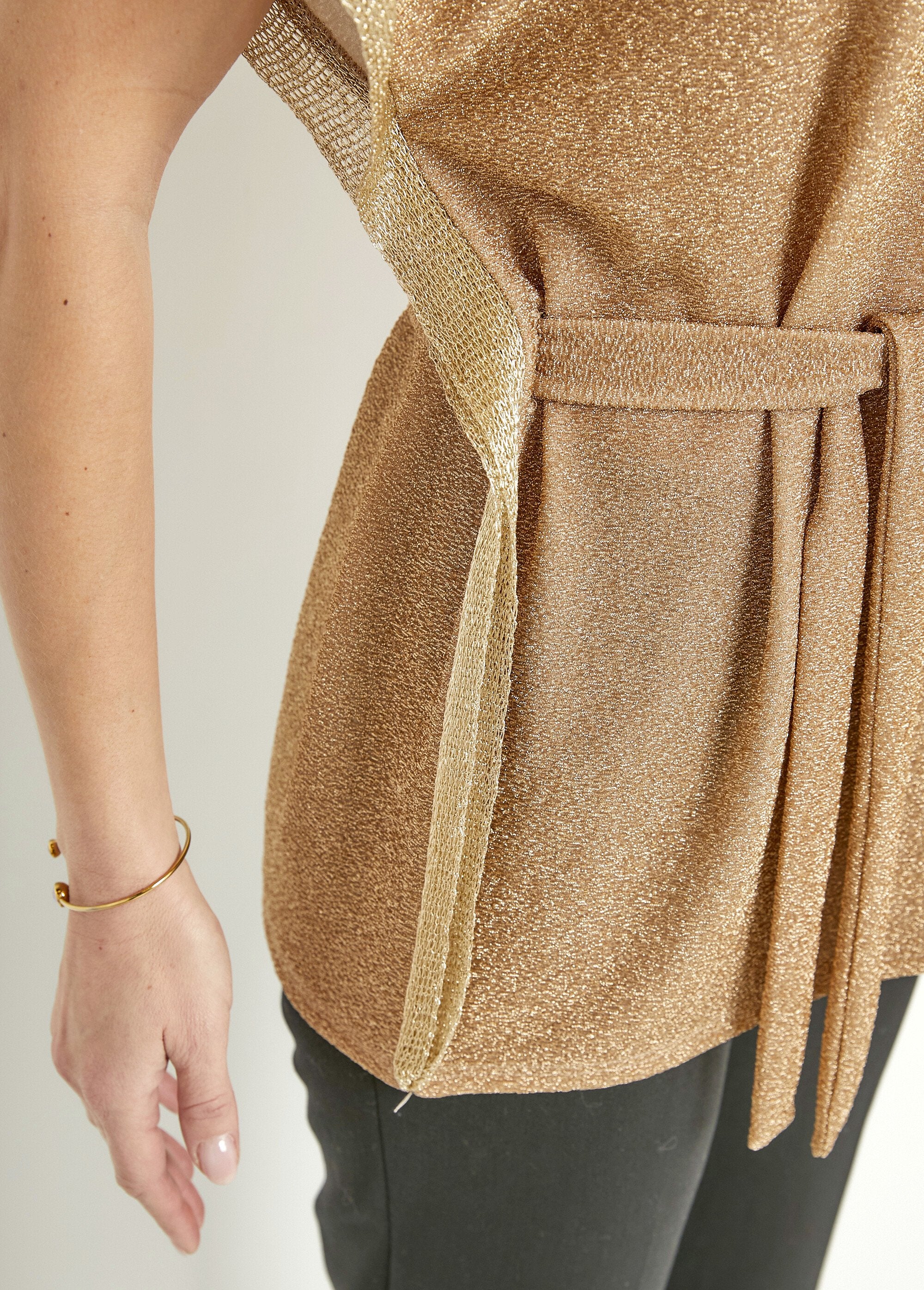 Camiseta_larga_con_mangas_de_murciélago_en_dorado_brillante_Dorado_DE3_slim