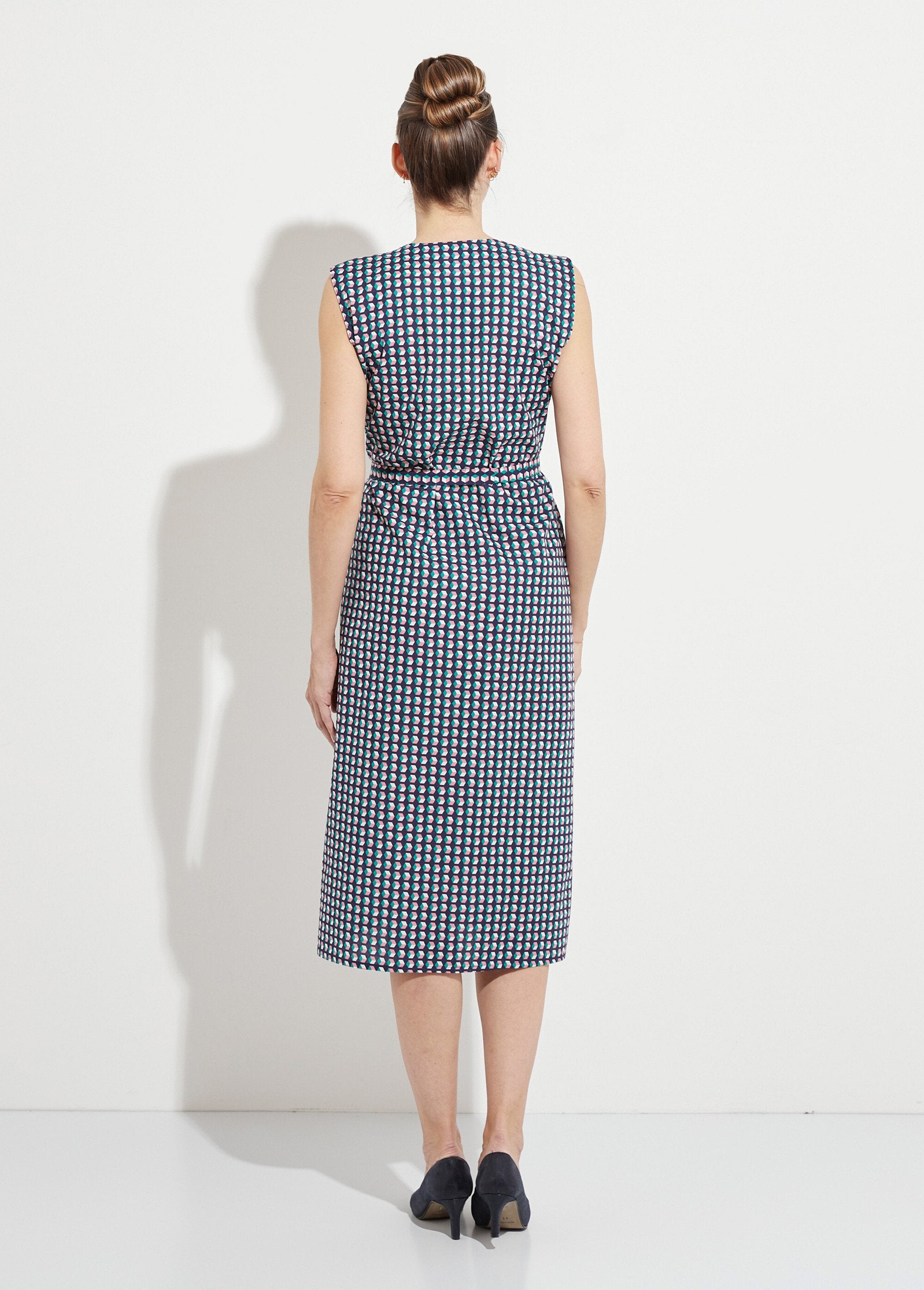 Delantal_sin_mangas_abotonado_con_estampado_gráfico_Verde_DO1_slim