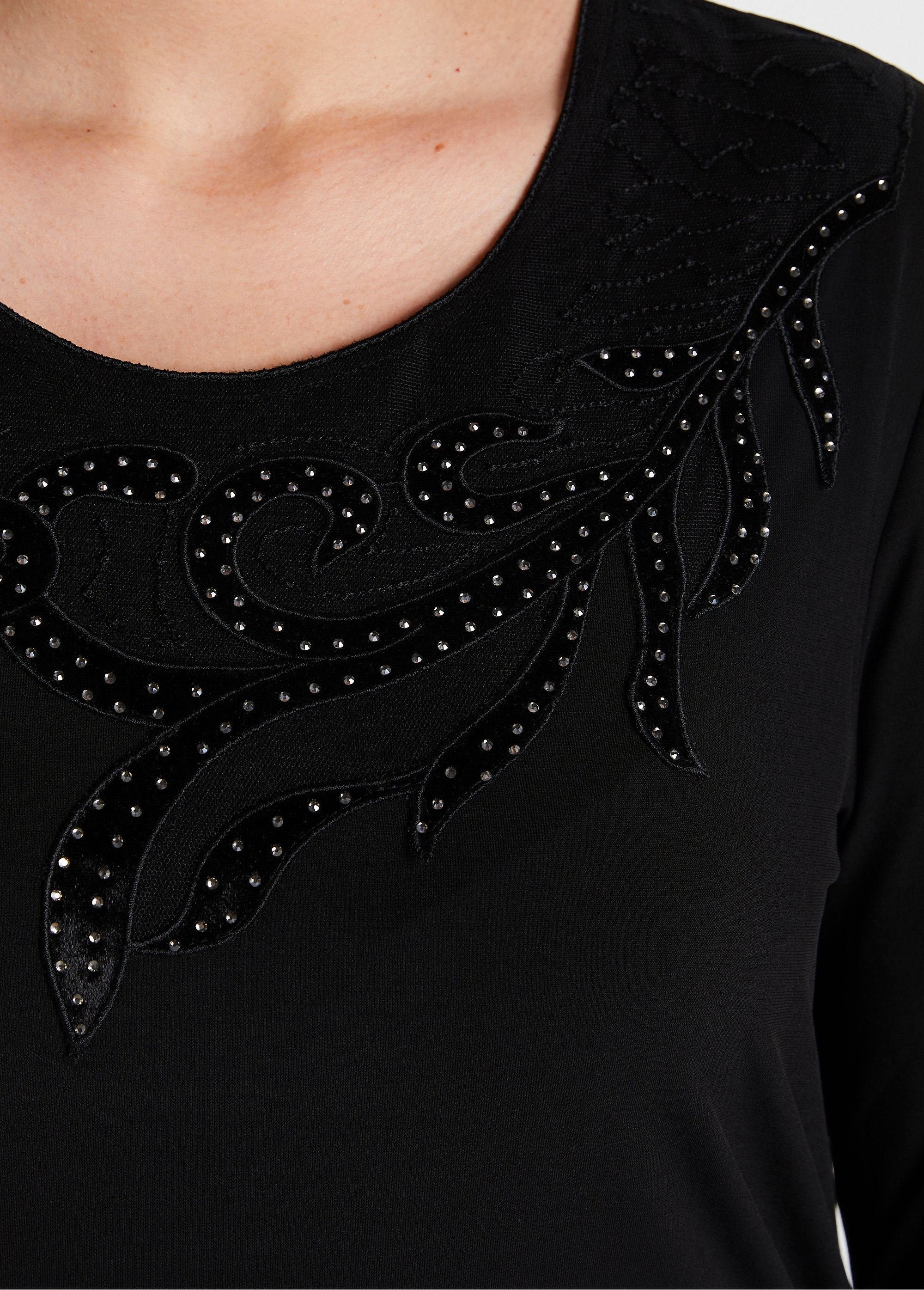 T-shirt_court_col_rond_résille_brodé_strass_Noir_DE2_curvy