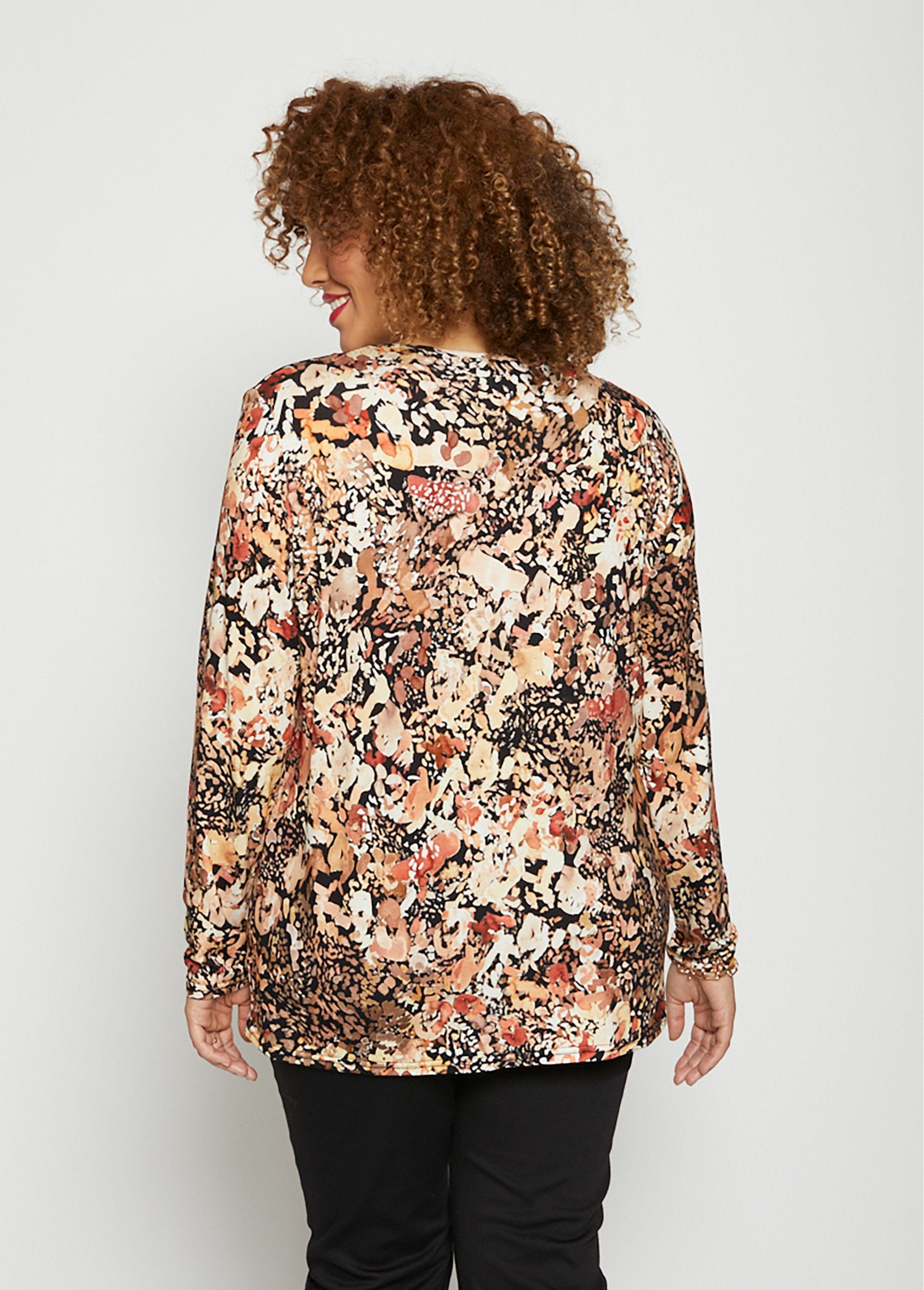 Camiseta_estampada,_punto_elástico_suave_Beige_y_ladrillo_DO1_curvy