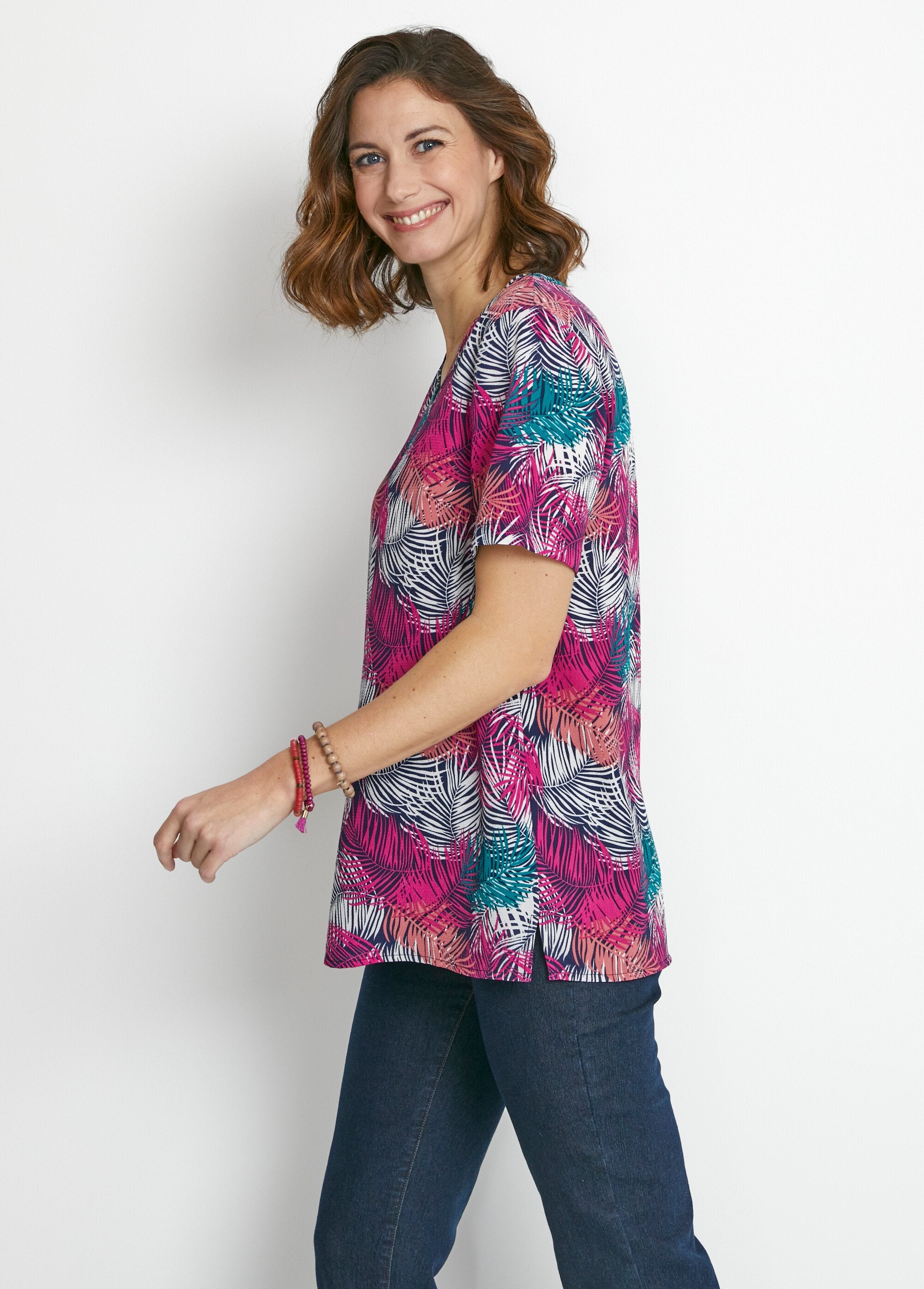 Túnica_holgada_de_largo_medio_en_tejido_de_crepé_Verde_y_fucsia_DR1_slim