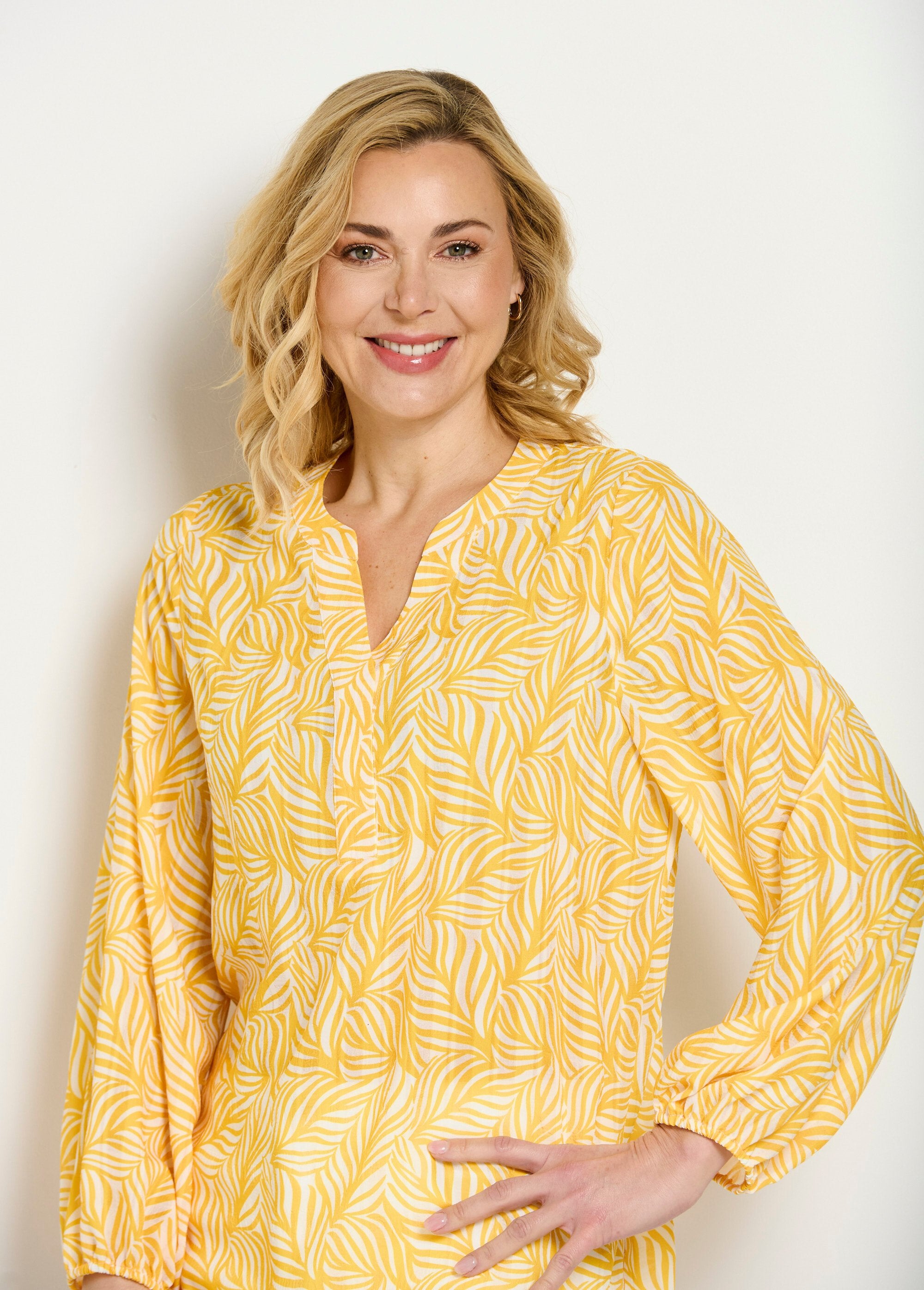 Túnica_larga_abotonada_con_mangas_3/4_amarillo_y_blanco_DE1_slim