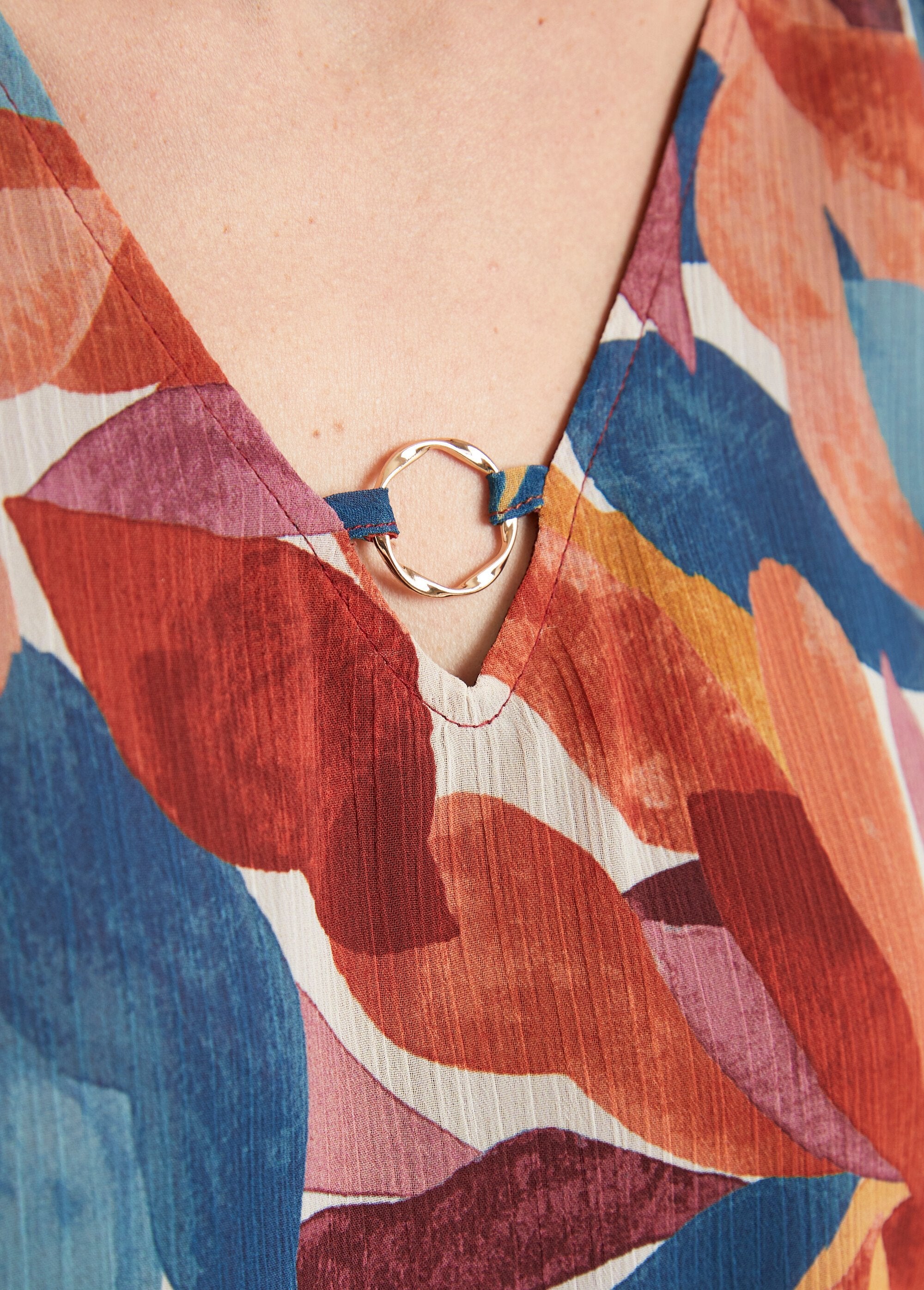 Túnica_larga_de_gasa_estampada_con_escote_en_V_joya_naranja_y_azul_DE3_slim