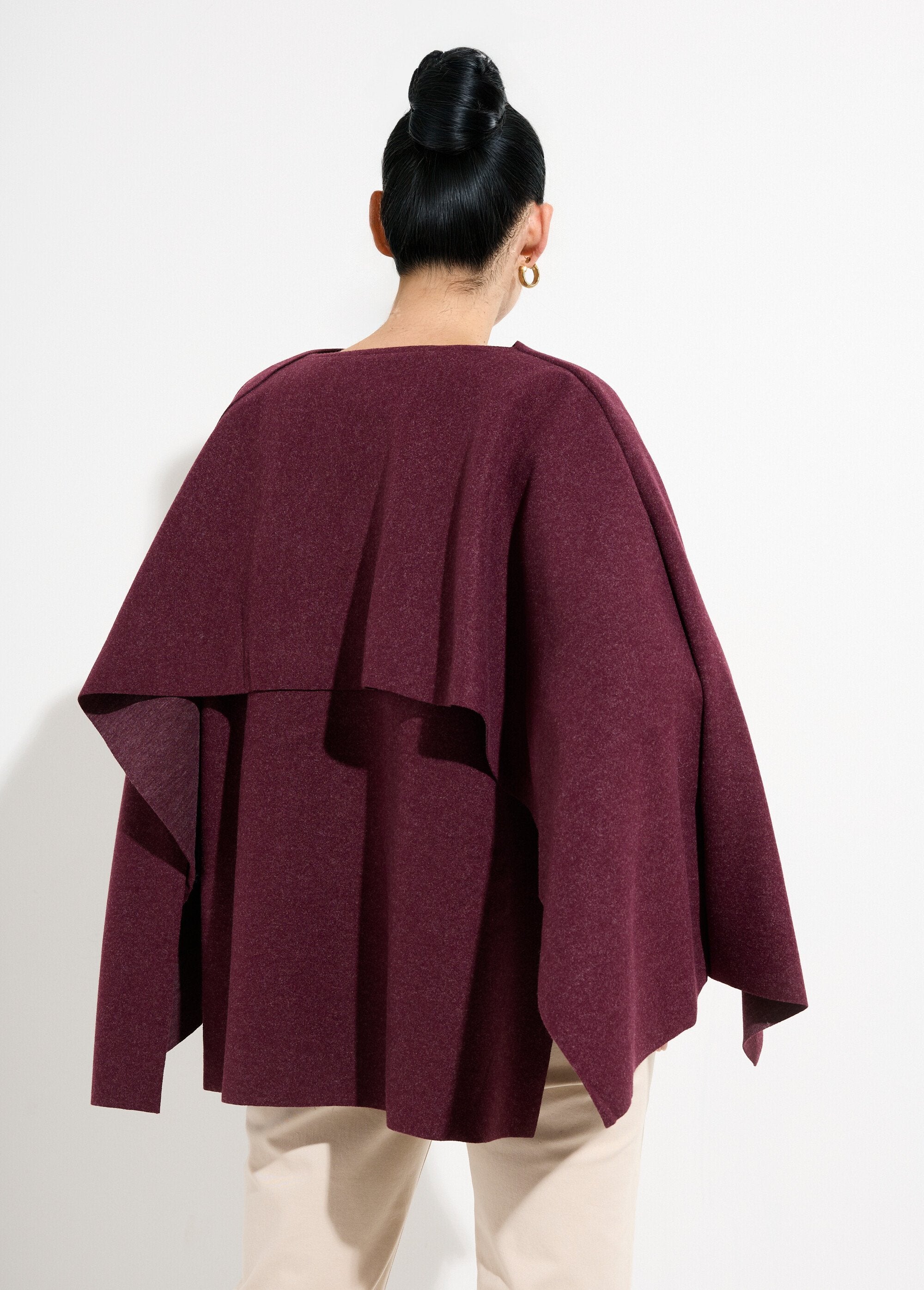 Chaqueta_con_botón_joya_de_metal_y_bufanda_Burdeos_DO1_slim