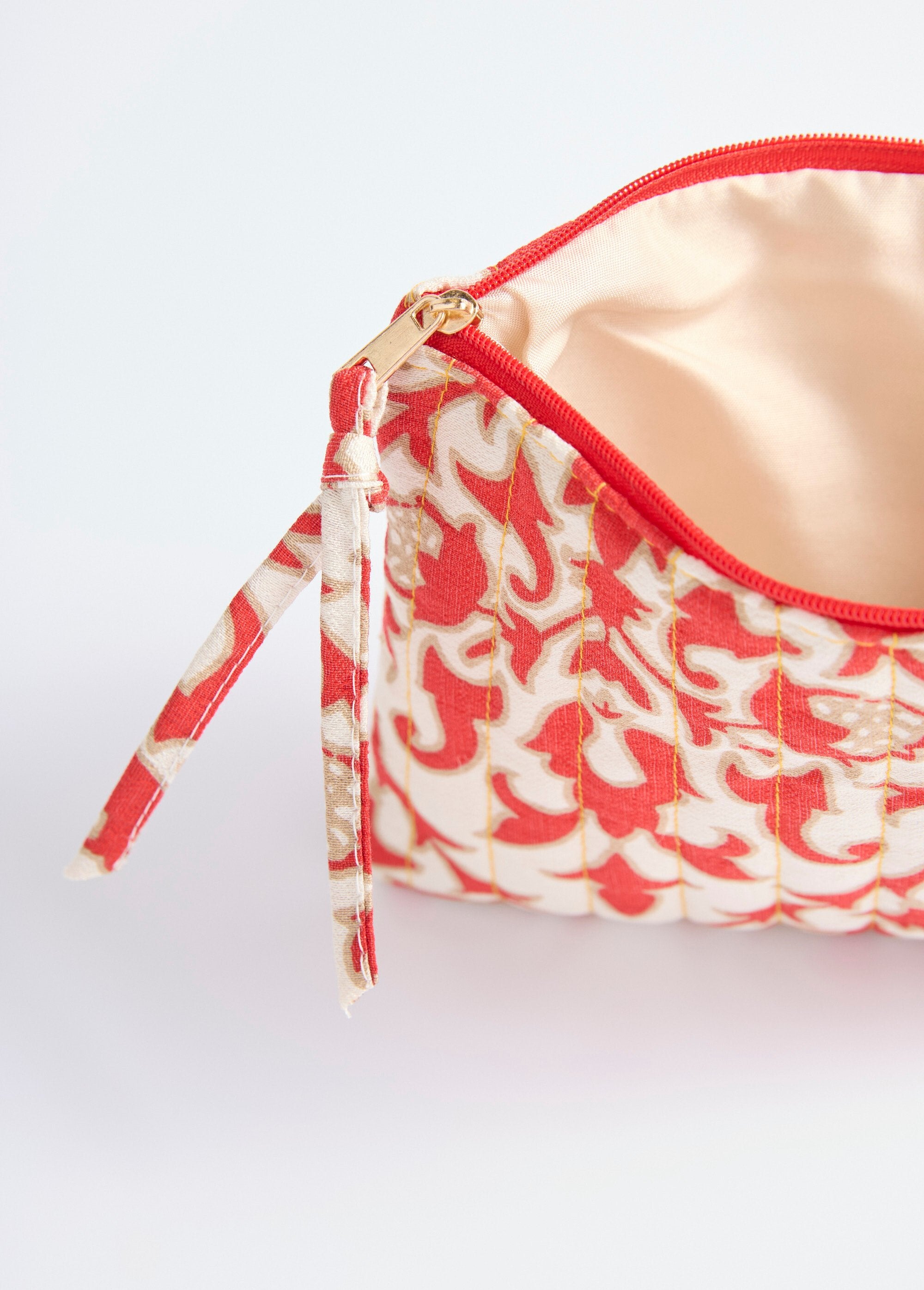 Pequeña_bolsa_acolchada_con_cremallera_Rojo_y_crudo_DE1_slim