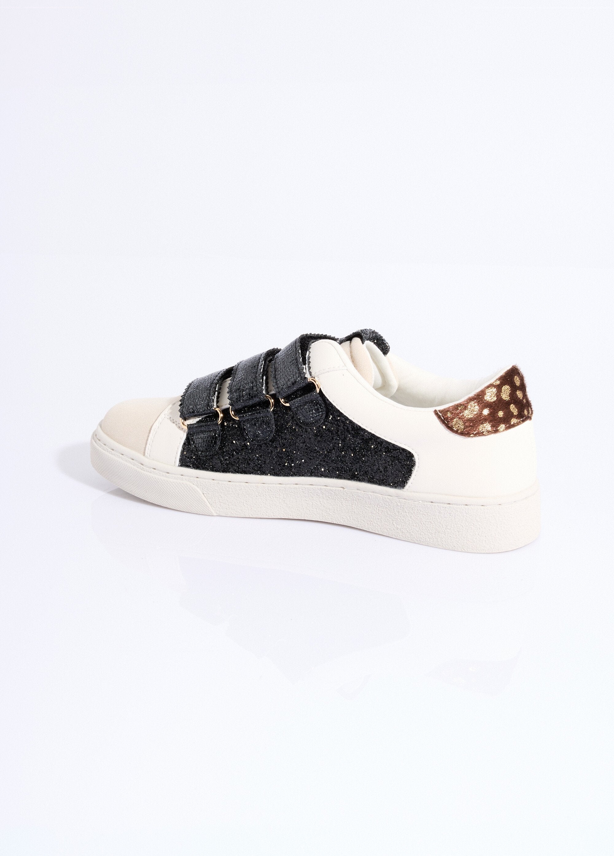 Zapatillas_deportivas_modernas_multimaterial_con_velcro_Beige_y_negro_DO1_slim