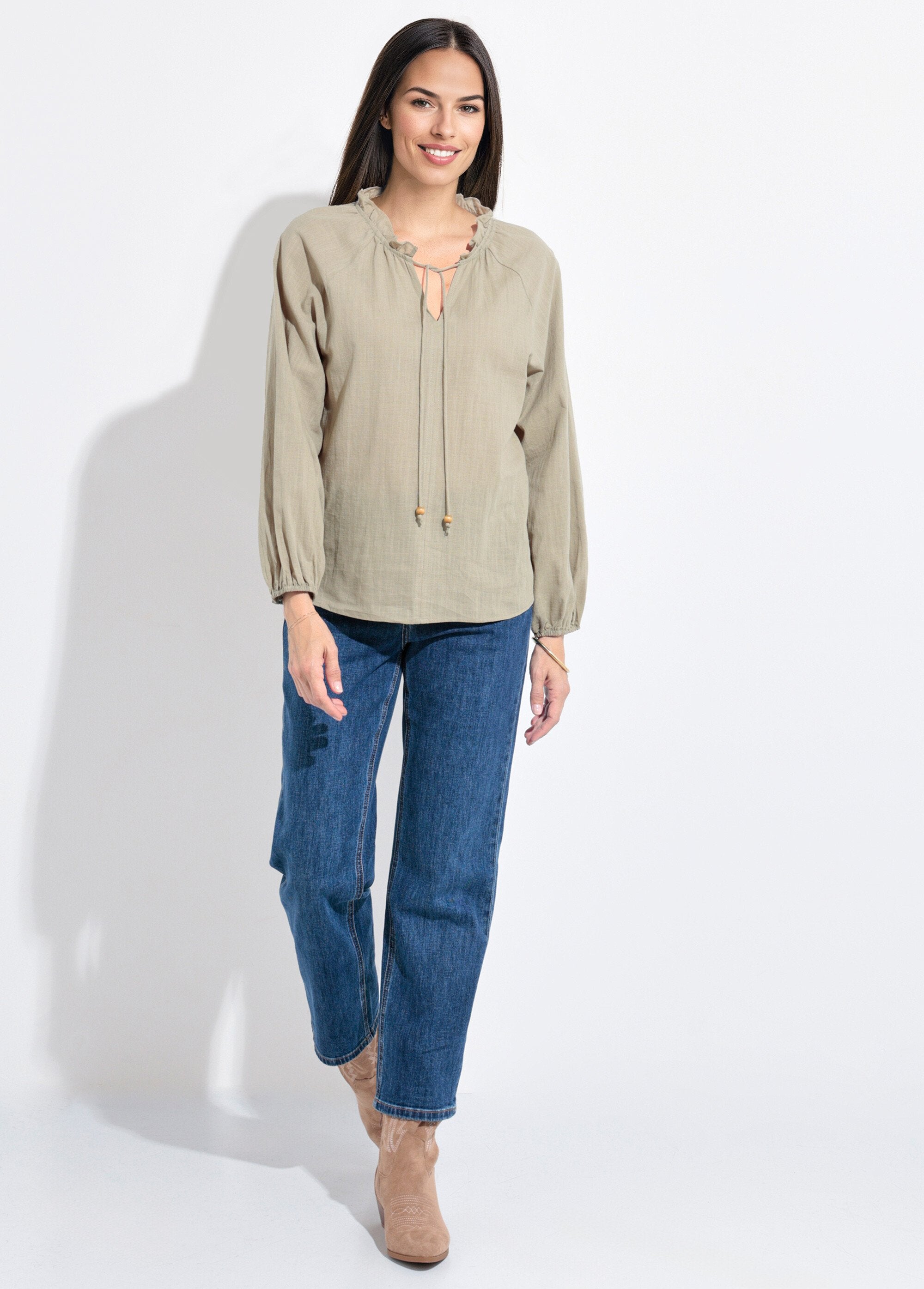 Blusa_holgada_con_cuello_en_V_y_lazo_Caqui_SF1_slim