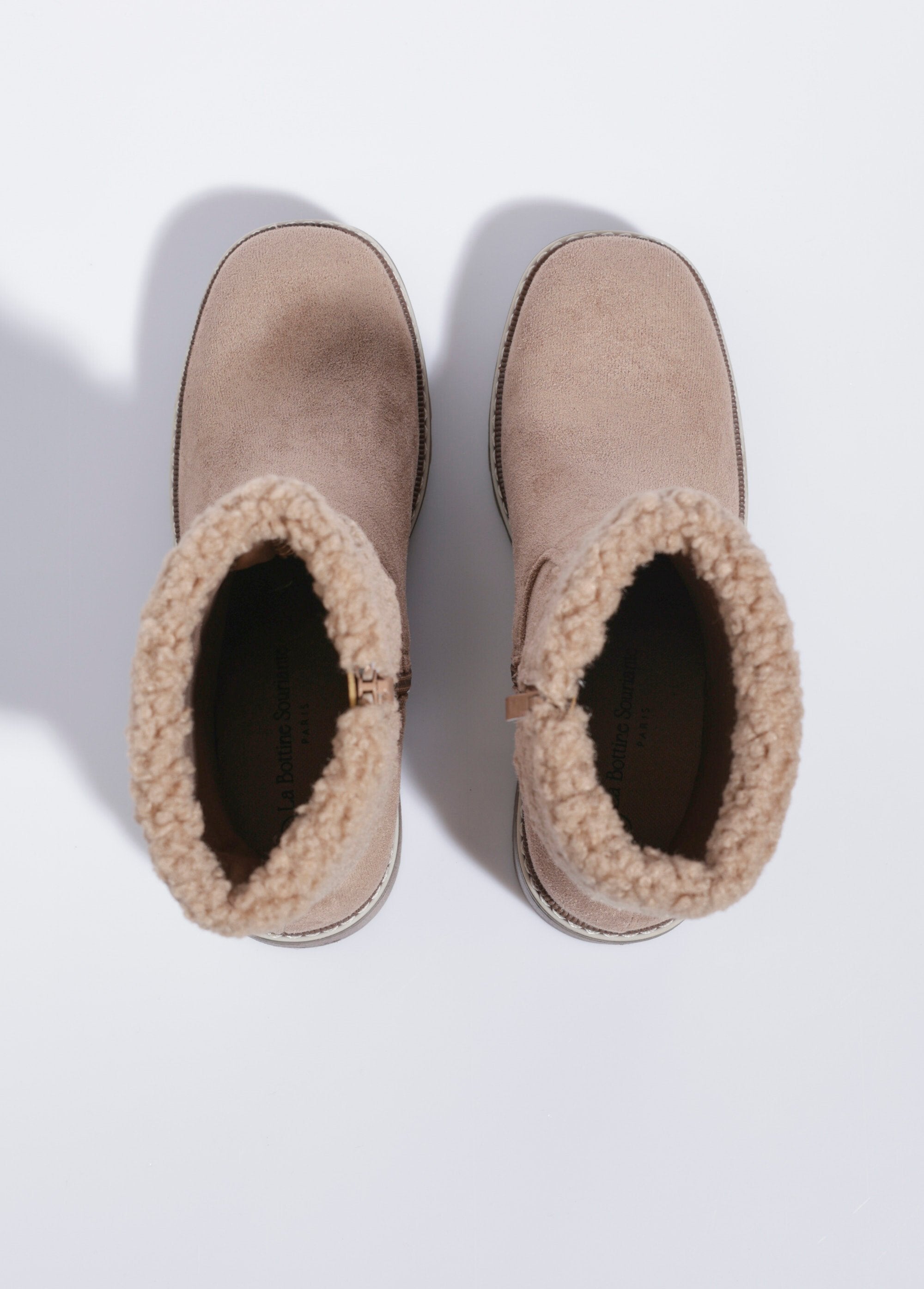 Botas_de_ante_con_tacones_y_puños_de_piel_Beige_OV1_slim