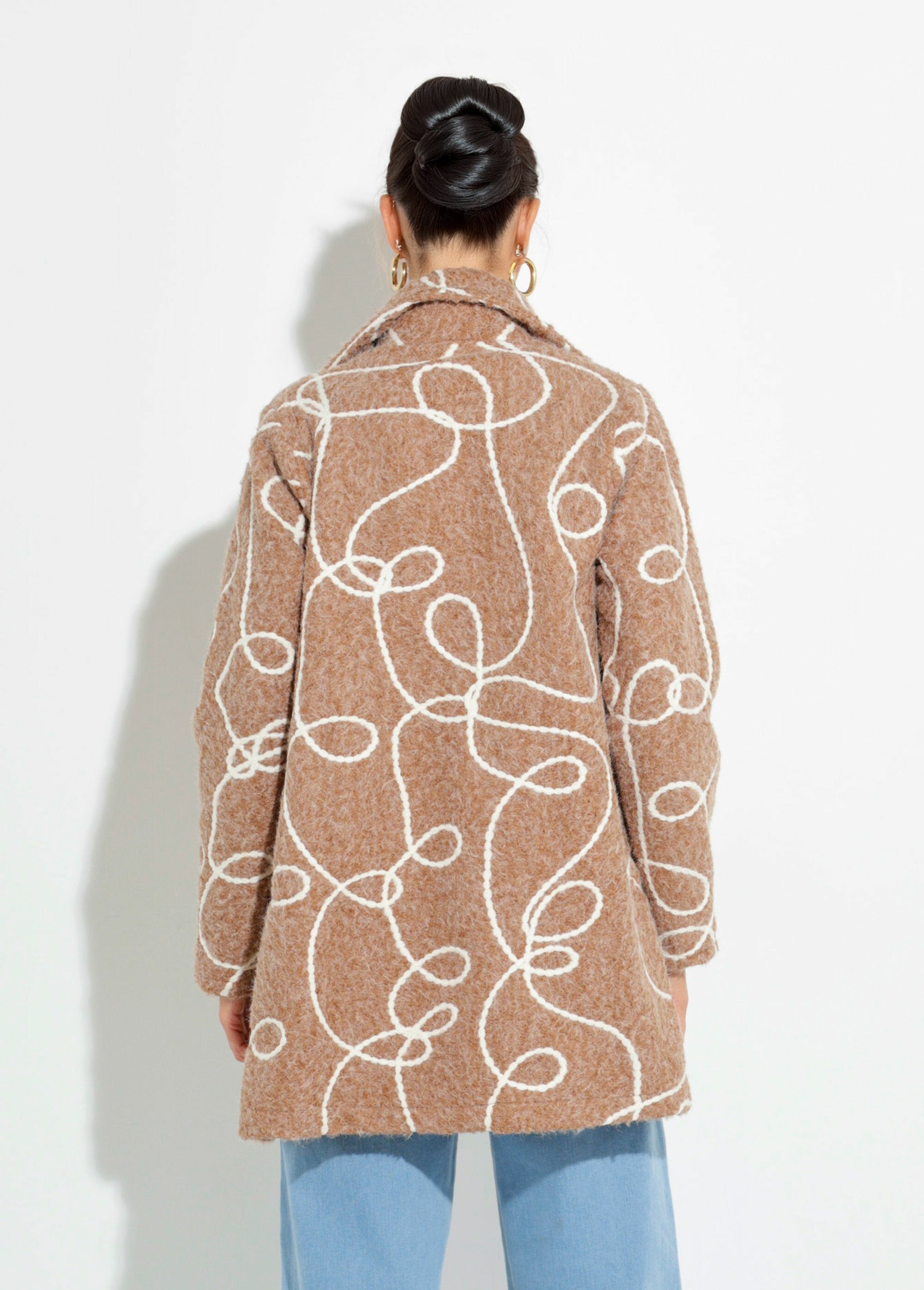 Abrigo_largo_y_elegante_de_lana_hervida_estilo_guisante_Beige_DO1_slim