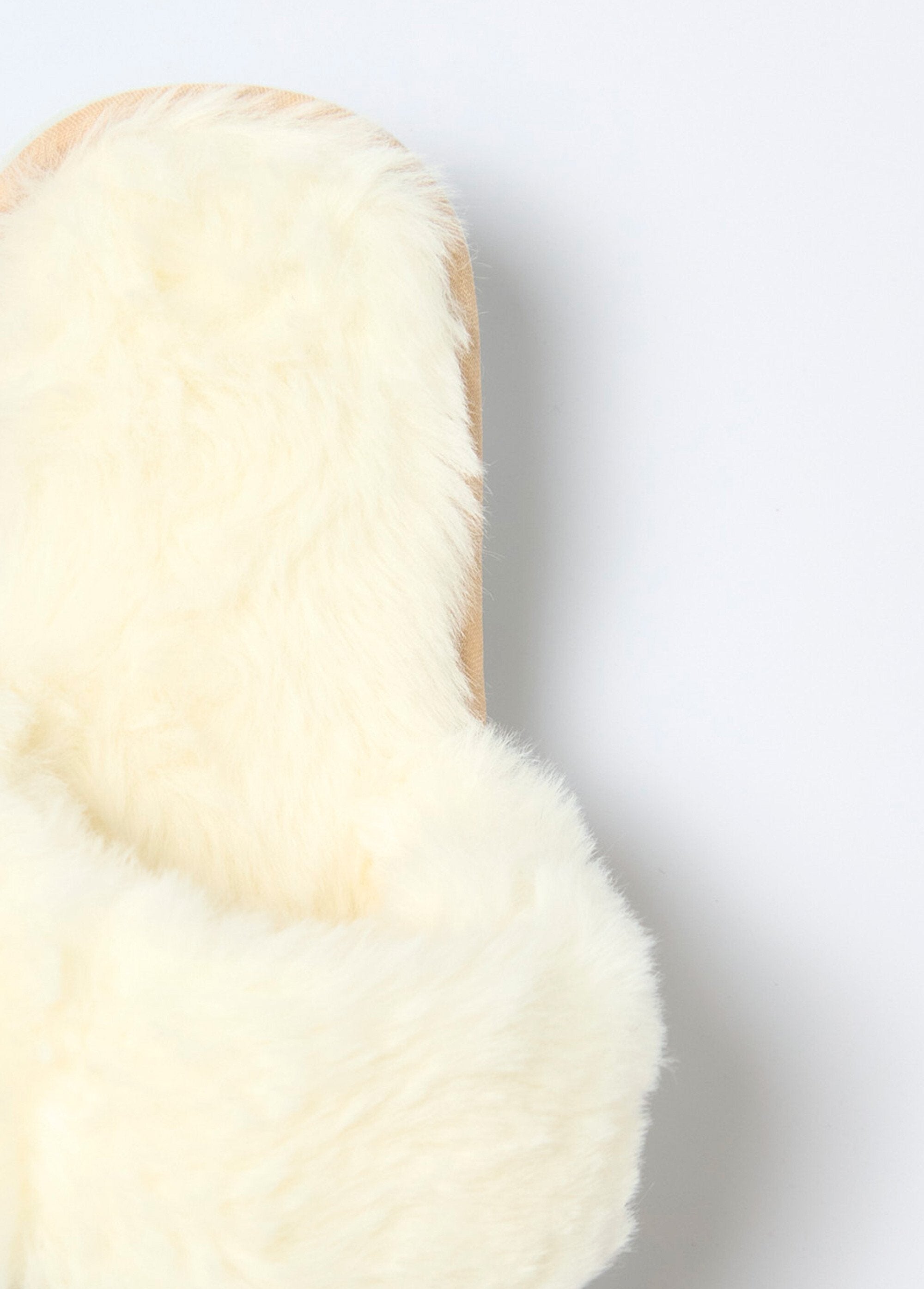Chaussons_fourrés_bord_fourrure_et_suédine_Beige_DE1_slim