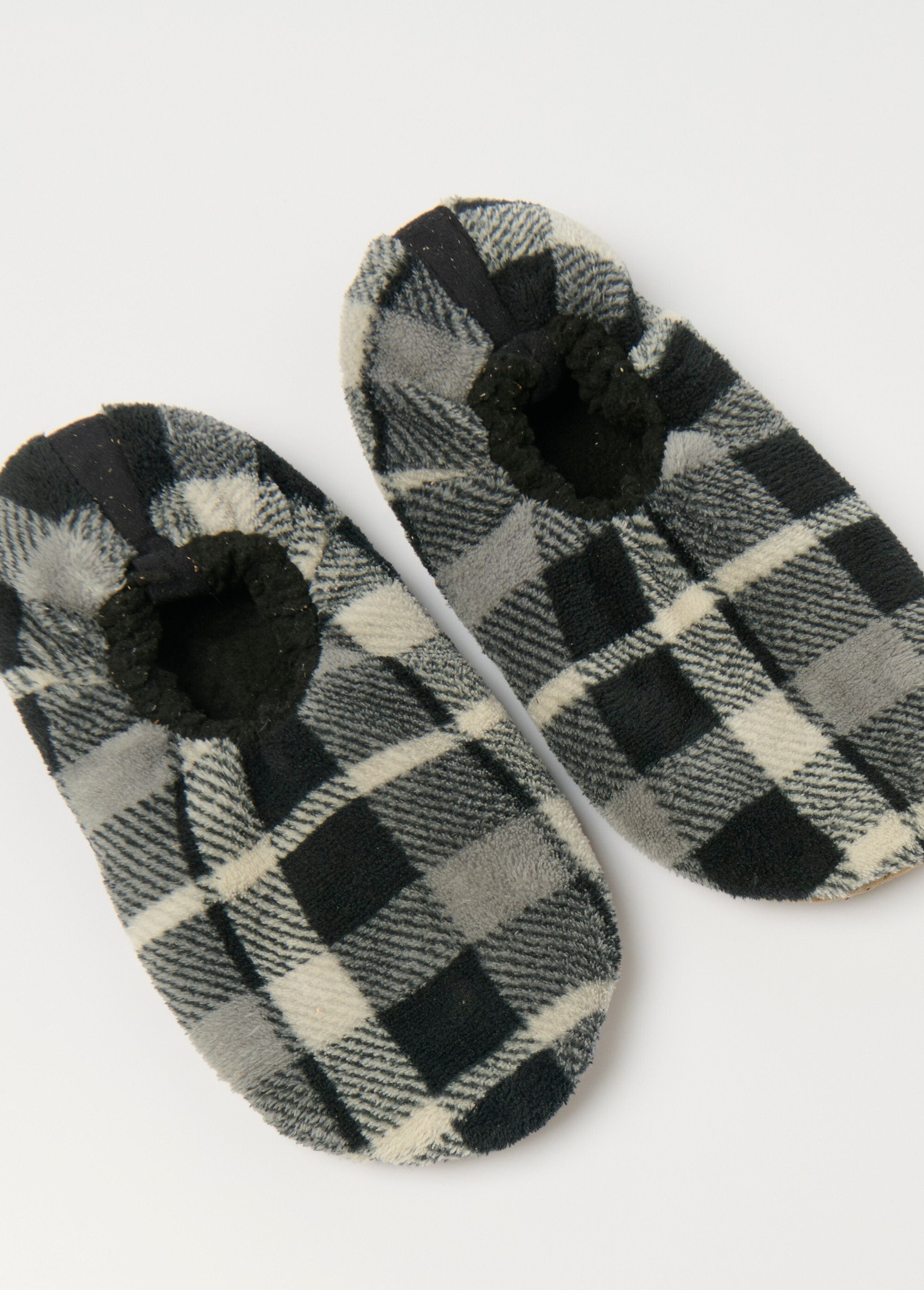 Pantuflas_cálidas,_antideslizantes_y_forradas._Azulejos_grises_DE1_slim