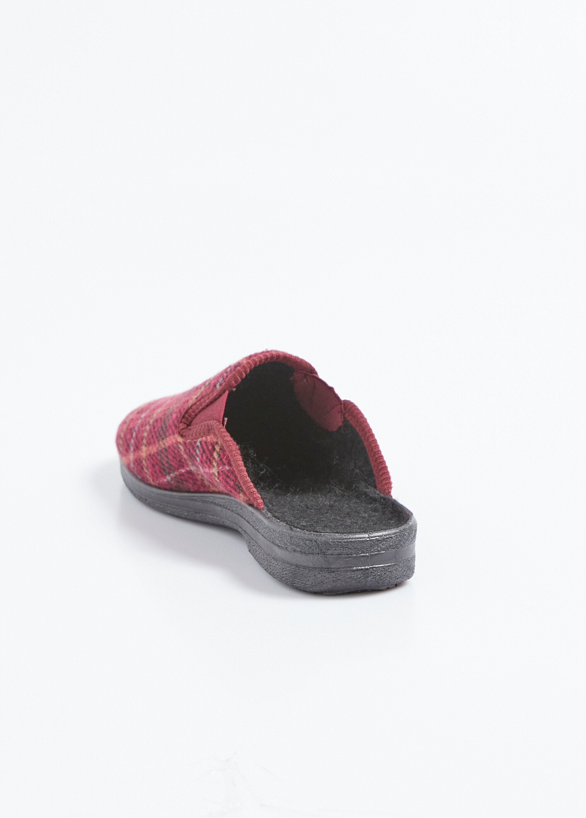 Pantuflas_tipo_mule_con_ancho_cómodo_y_elástico_Burdeos_DO1_slim