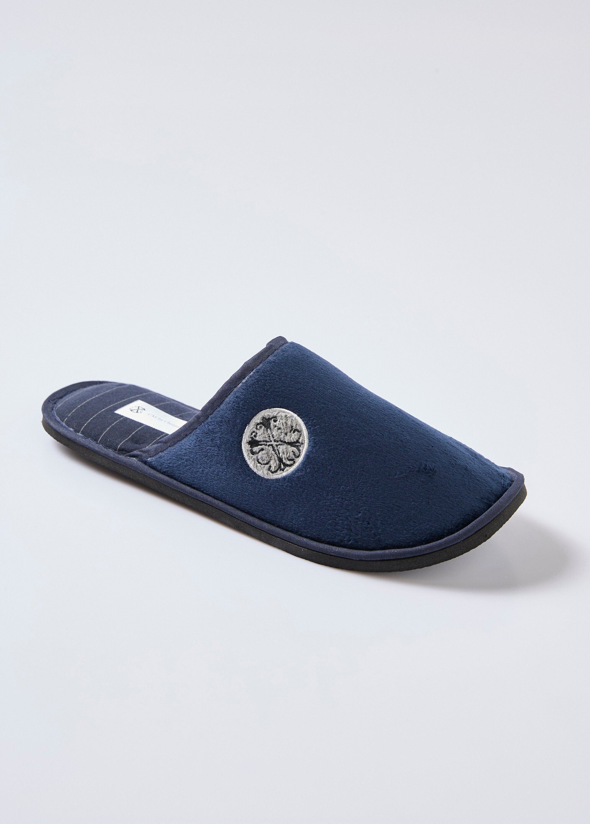 Zapatillas_tipo_mule_con_logotipo_bordado_Azul_FA1_slim