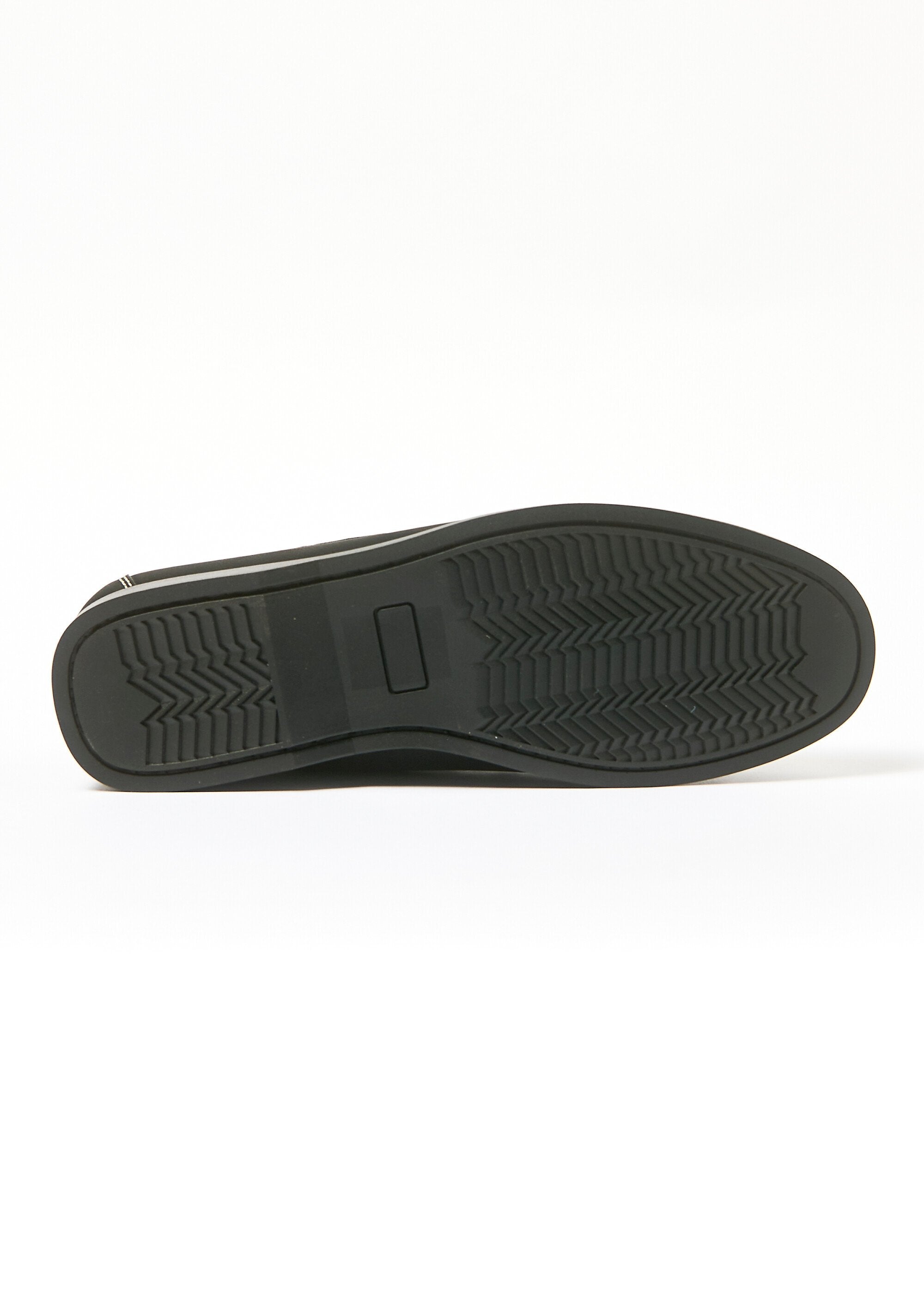 Zapatos_náuticos_de_cuero_Negro_UN1_slim