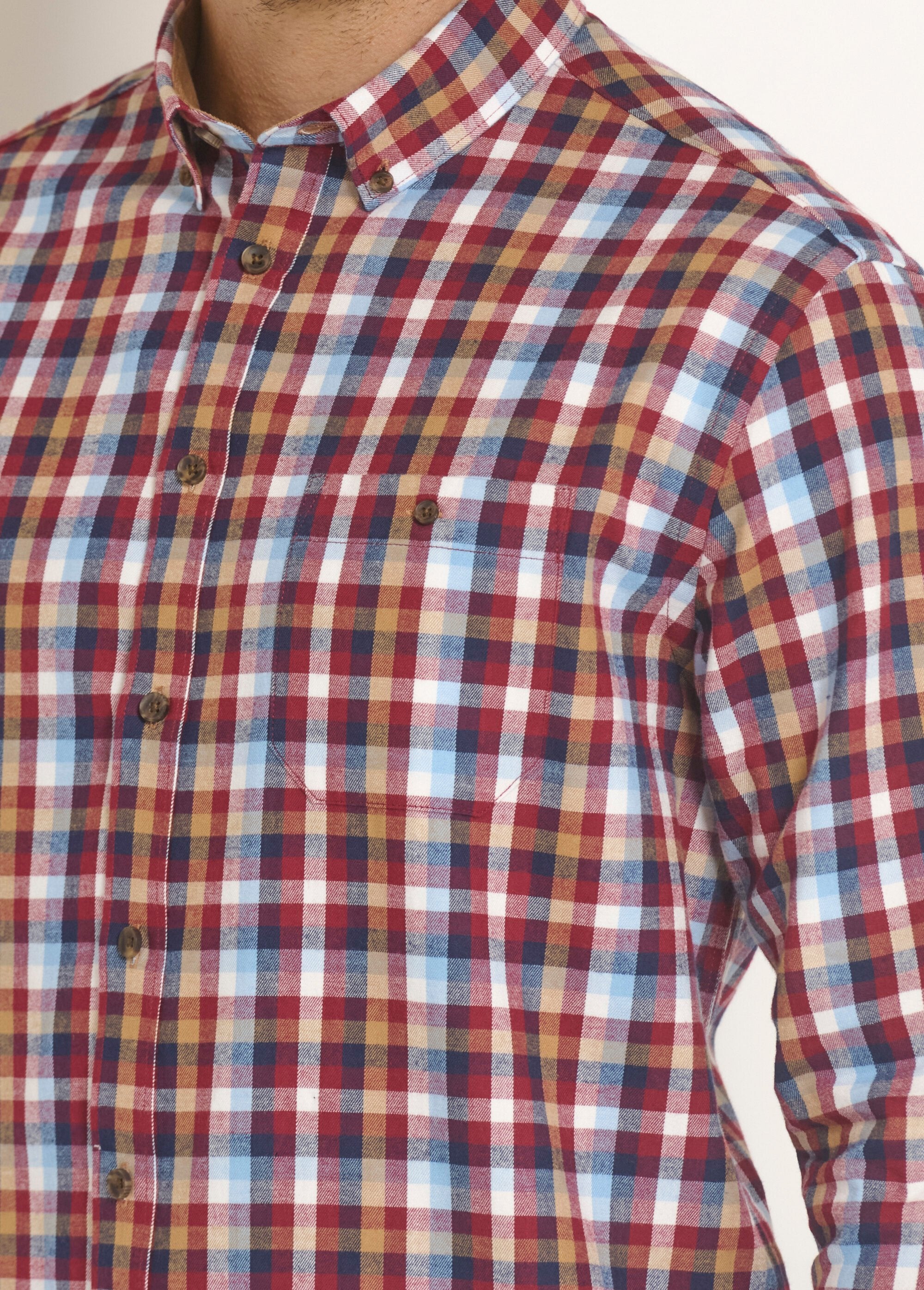 Camisa_de_franela_con_detalles_de_terciopelo,_chic_Azulejos_rojos_DE2_slim