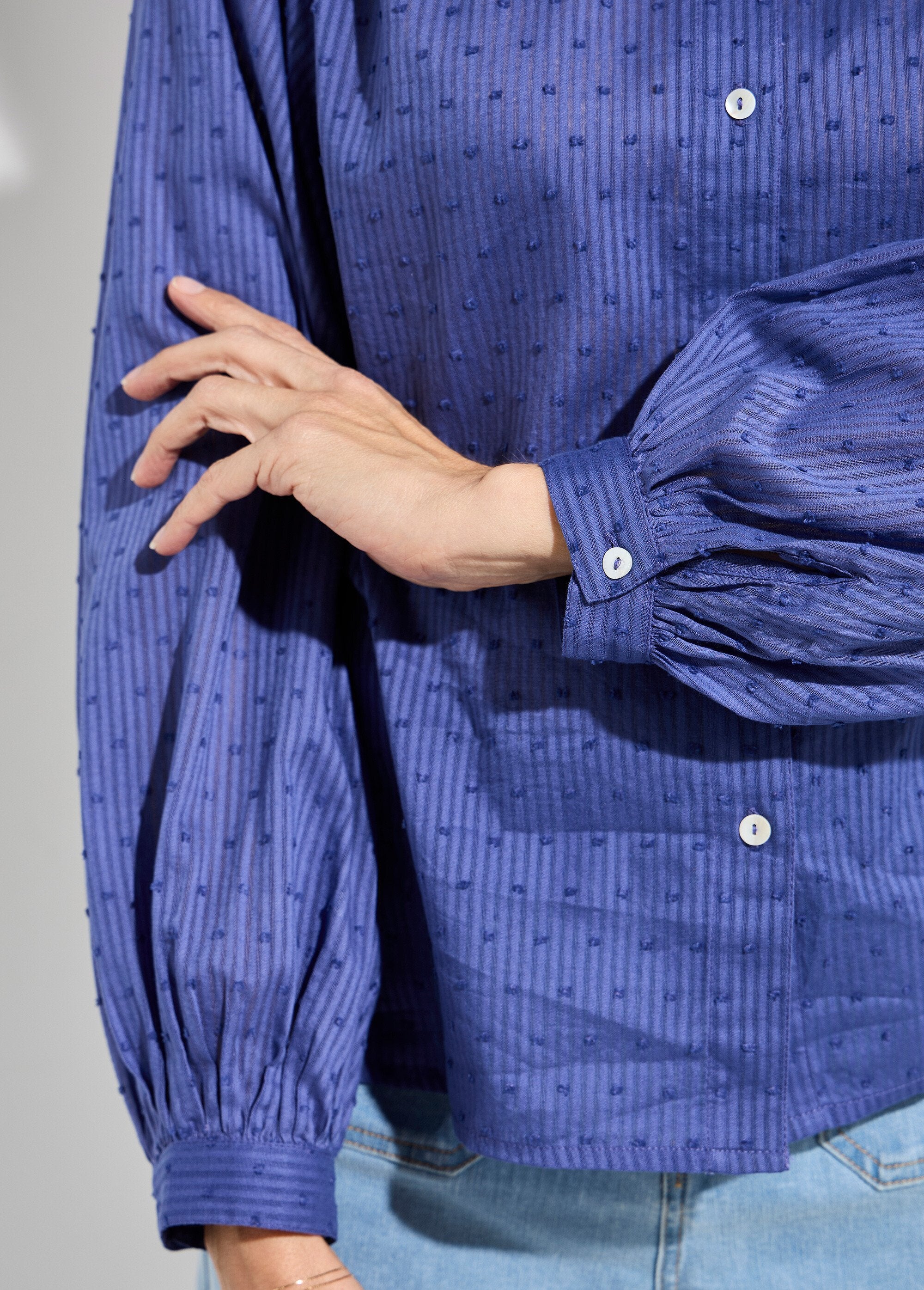 Blusa_cuello_volante_algodón_plumeti_a_rayas_Azul_DE1_slim