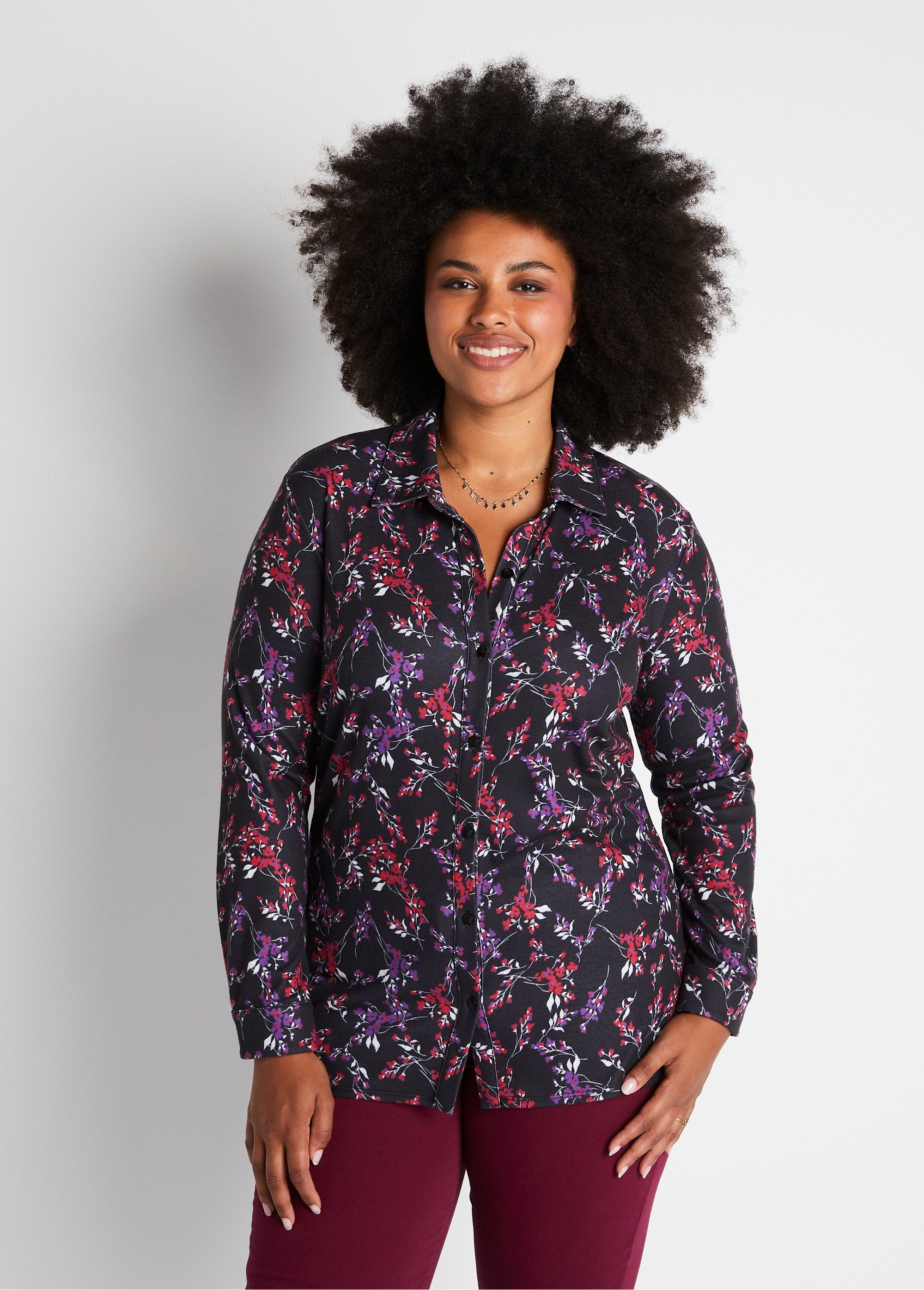 Blusa_de_punto_cálida_con_flores_Estampado_negro_FA1_curvy