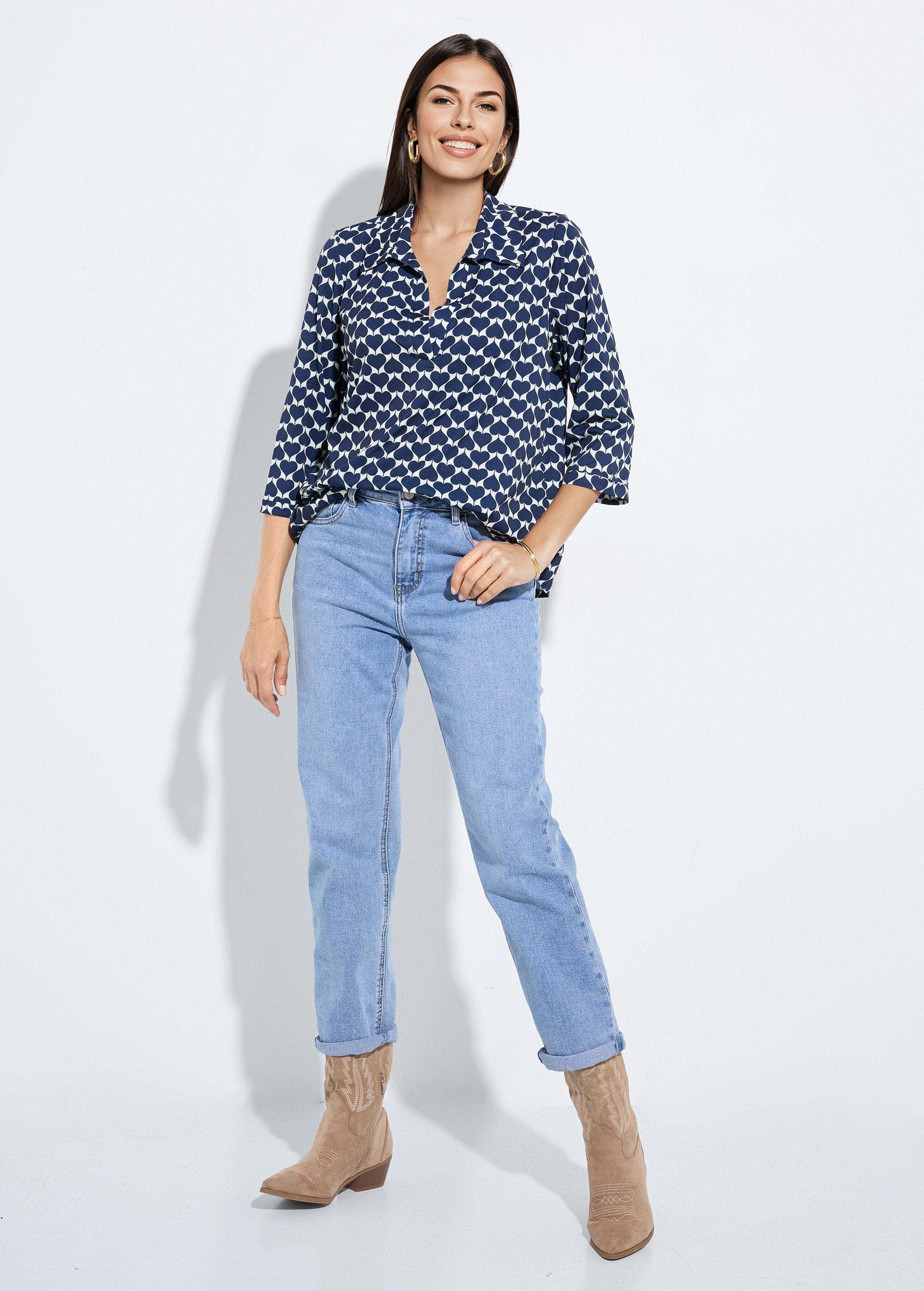 Blusa_fluida_con_corazones_y_cuello_sastre_Marina_SF1_slim