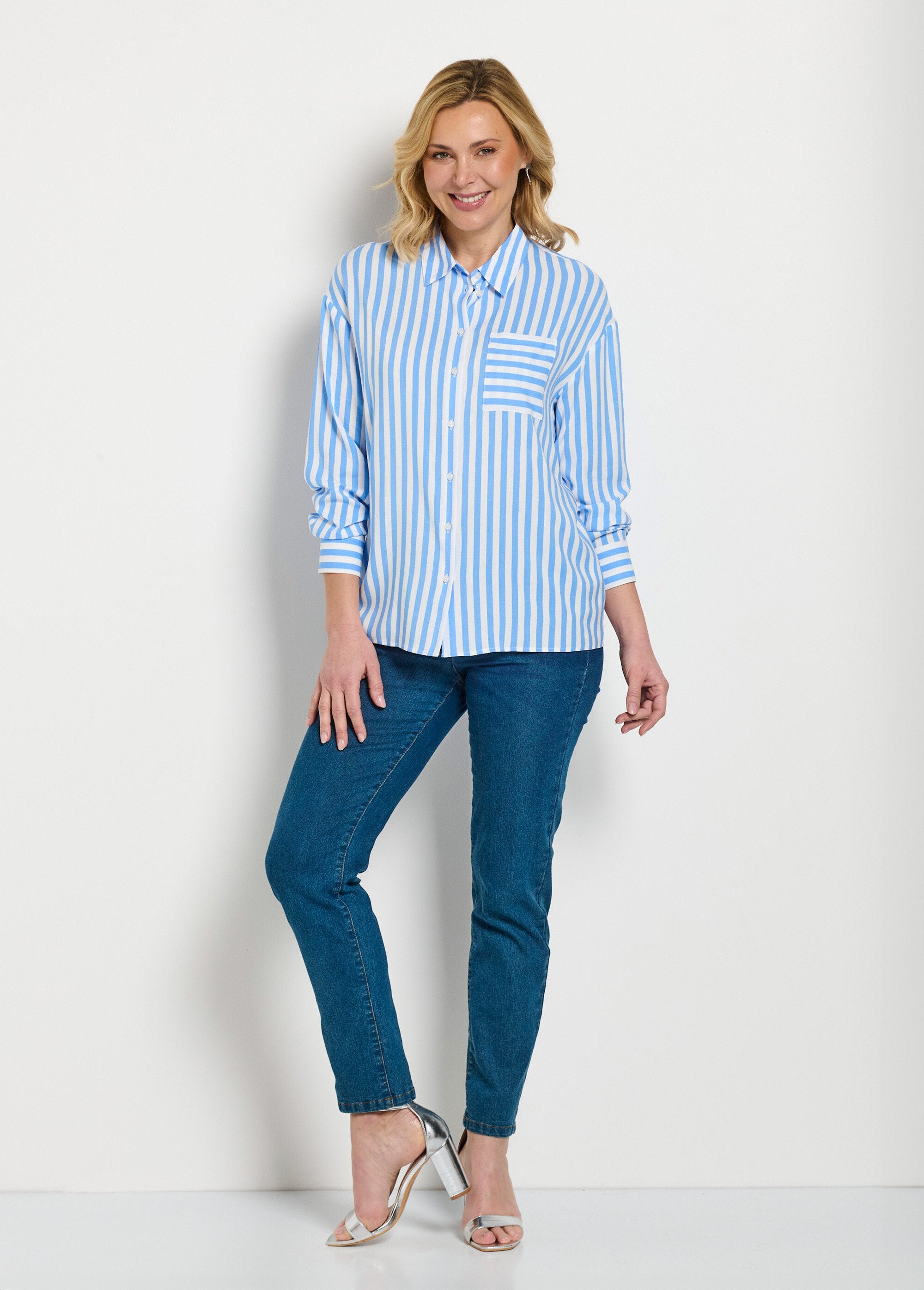 Blusa_larga_fluida_de_rayas_con_manga_larga_Azul_y_blanco_SF1_slim