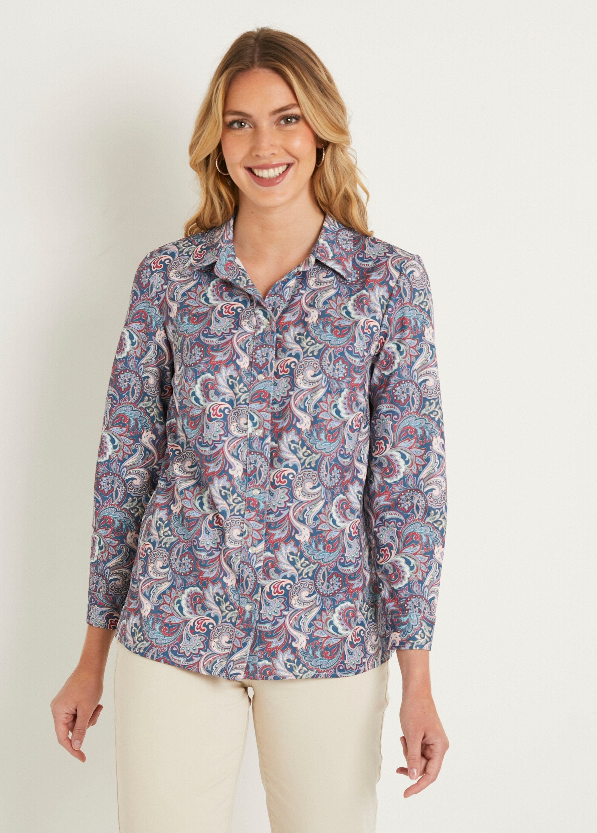 Blusa_larga_estampado_paisley_con_botones_automáticos_Fondo_esmeralda_FA1_slim