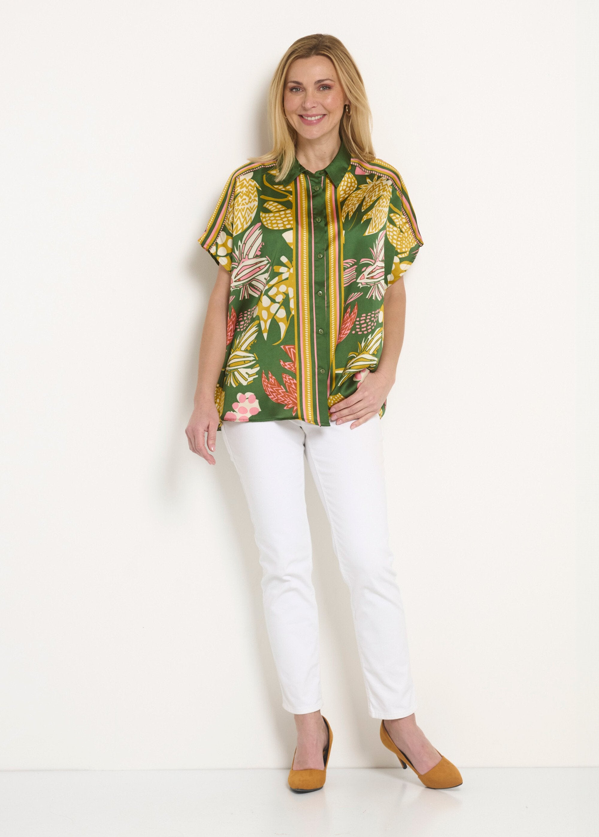 Blusa_de_raso_estampada_con_mangas_de_kimono_Estampados_verdes_SF1_slim