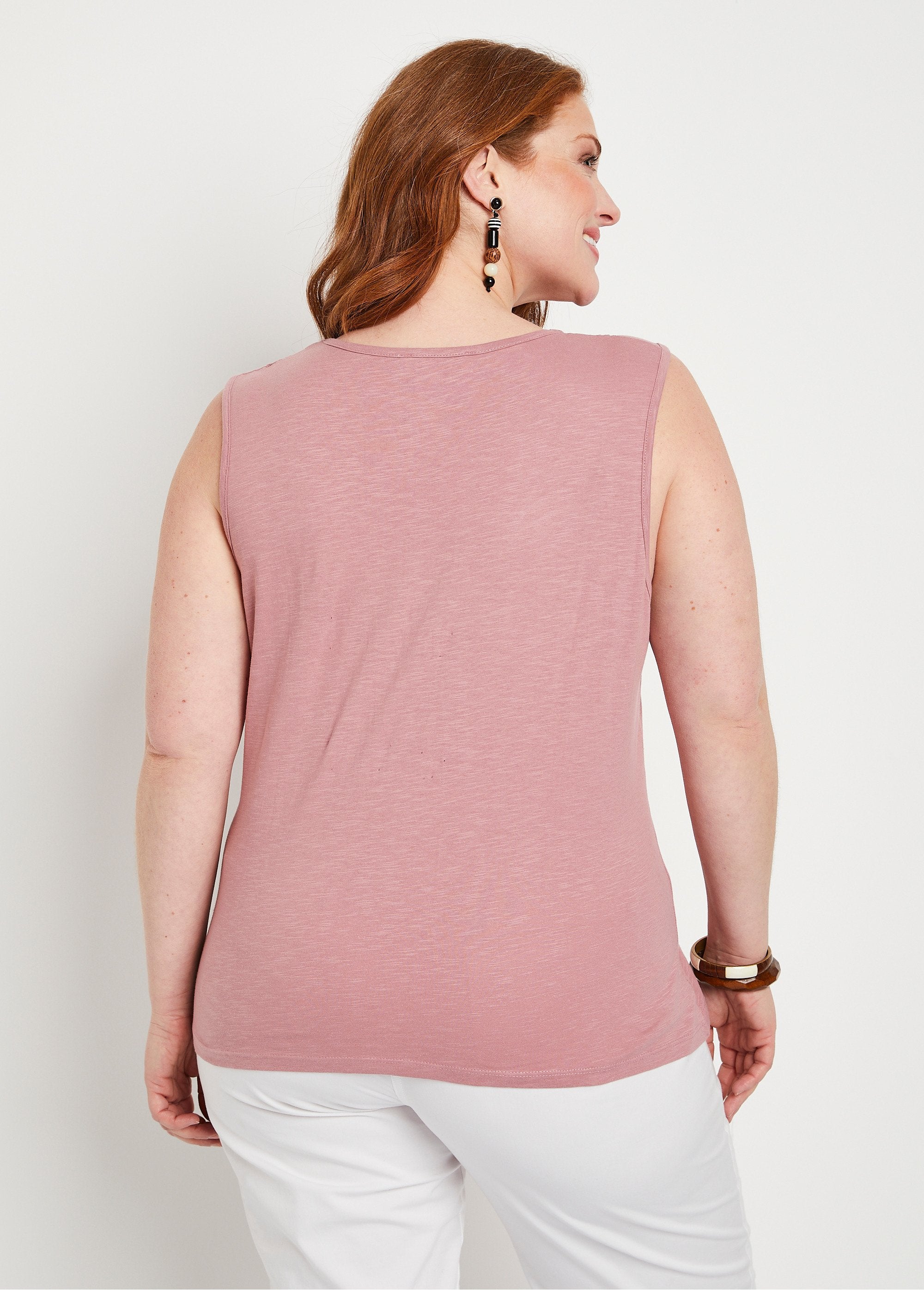 Camiseta_de_tirantes_de_algodón_y_macramé_Rosa_DO1_curvy