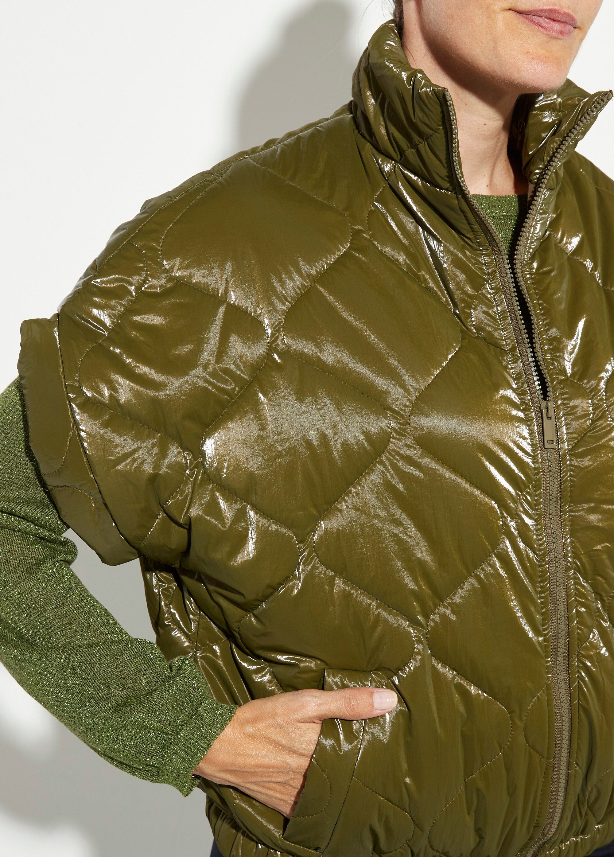 Chaqueta_de_plumas_brillante_sin_mangas_con_cremallera_Caqui_DE1_slim