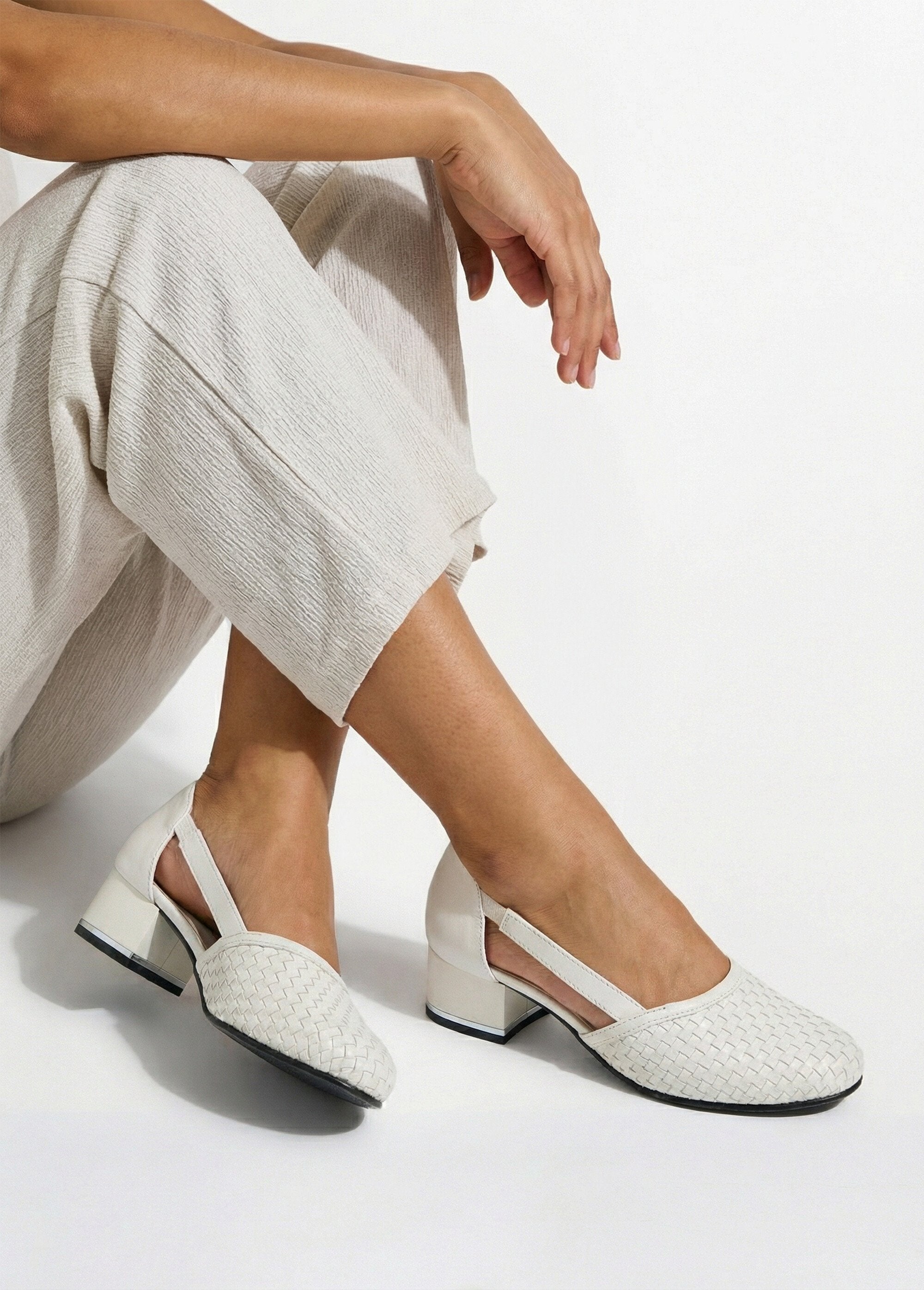 Zapatos_de_tacón_de_piel_Blanco,_Blanca_SF1_slim