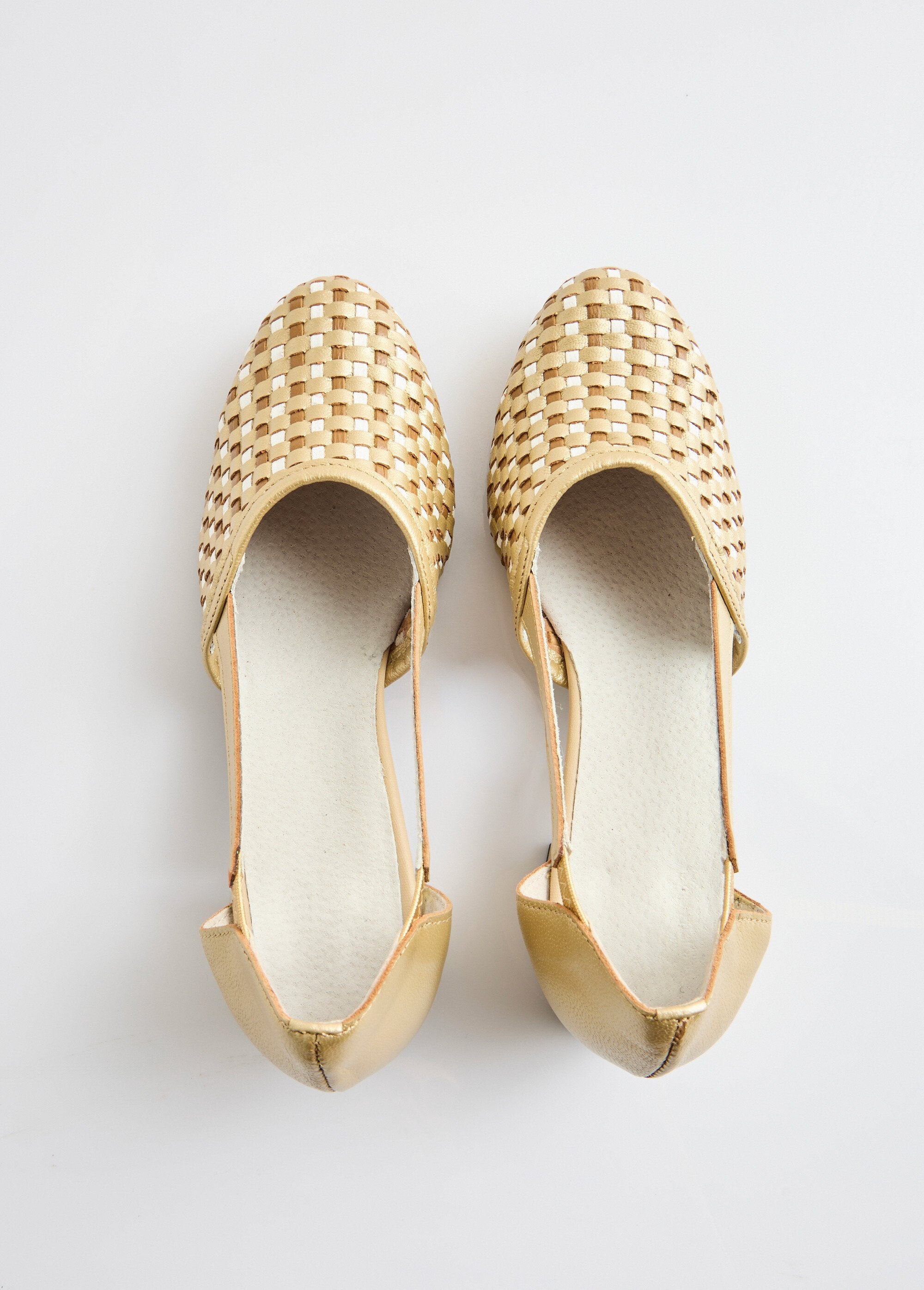 Zapatos_de_tacón_de_piel_Beige_y_blanco_OV1_slim