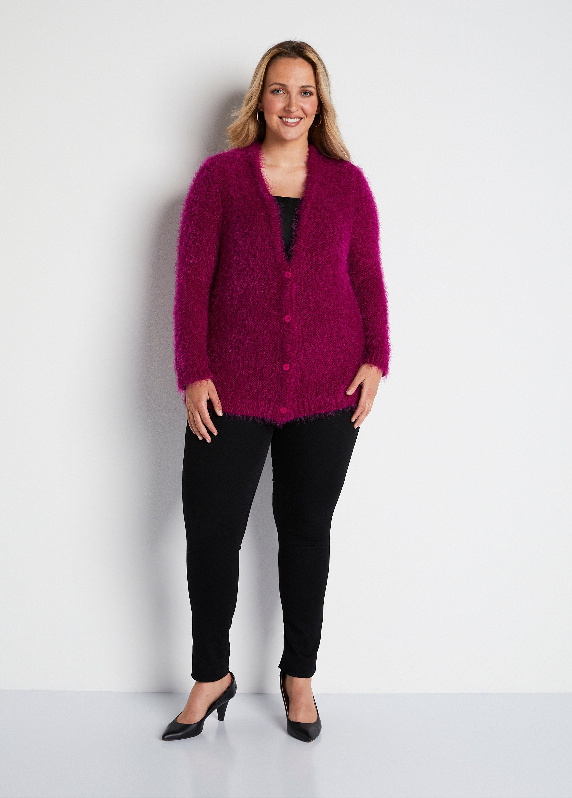 Cárdigan_midi_con_botones_en_punto_suave_Fucsia_SF1_curvy