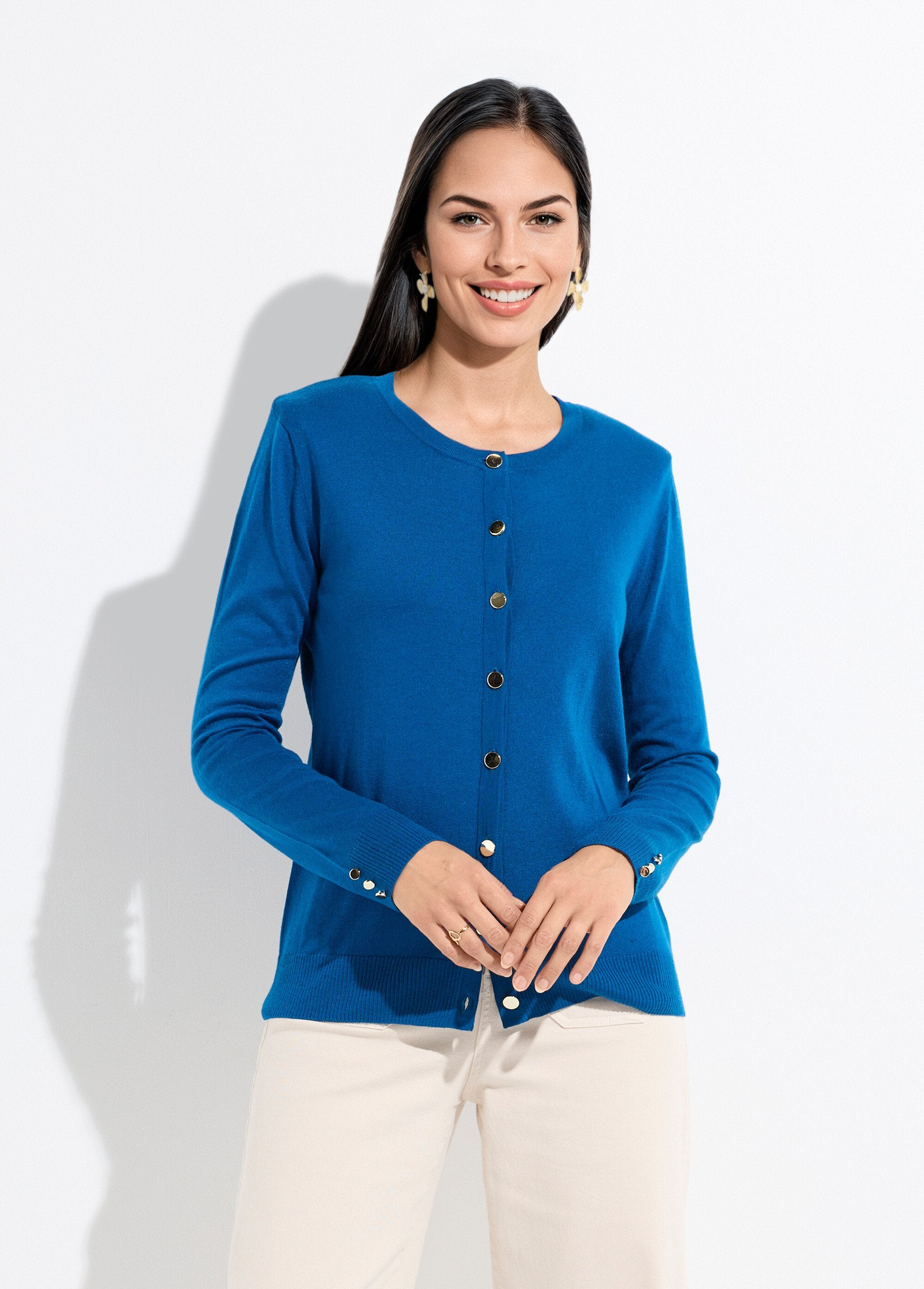 Cárdigan_fino_de_cuello_redondo_abotonado_en_jersey_liso_con_lana_merino_Pato_FA1_slim