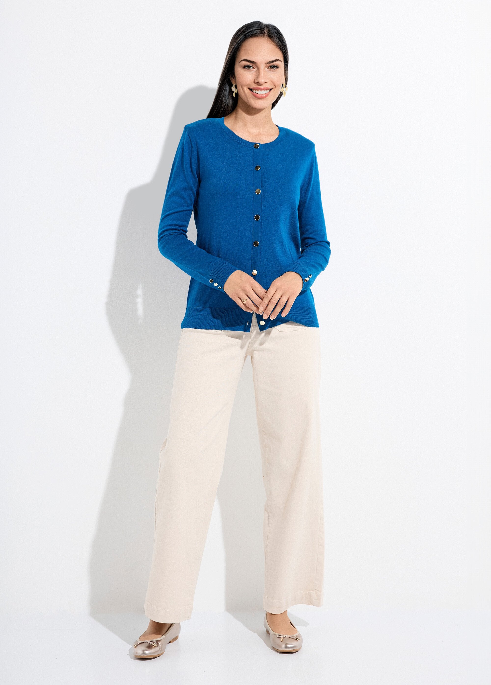 Cárdigan_fino_de_cuello_redondo_abotonado_en_jersey_liso_con_lana_merino_Pato_SF1_slim