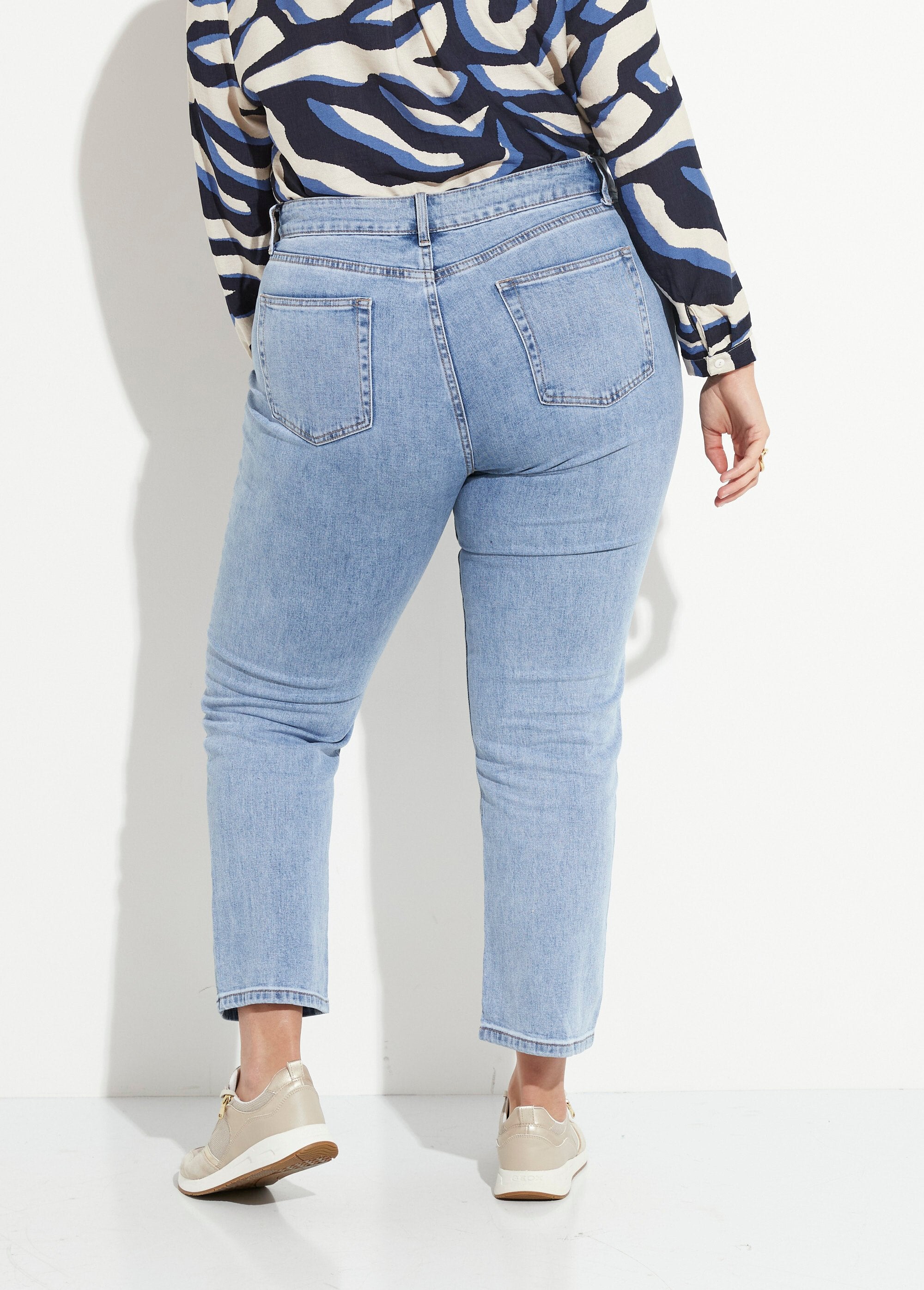 Jeans_mom_de_mezclilla,_especial_TALLA_GRANDE_Denim_claro_DE1_curvy