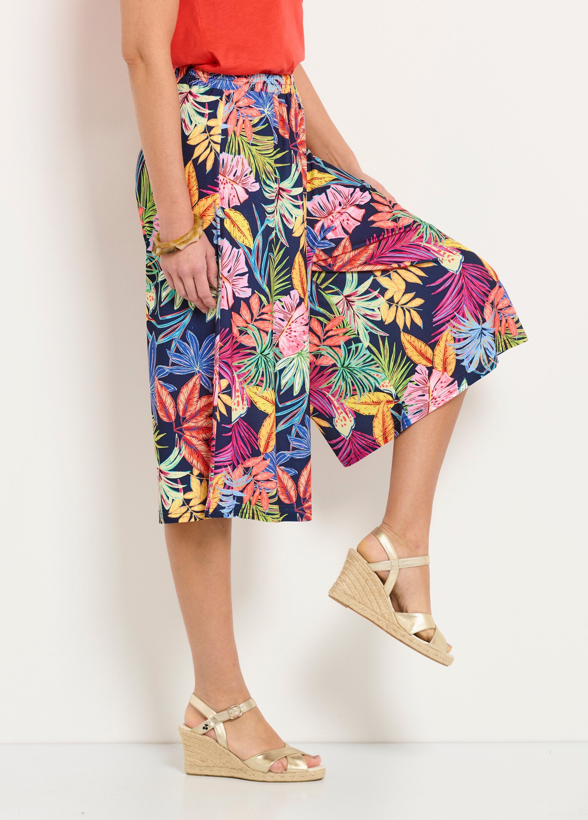 Culotte_con_cintura_elástica_y_estampado_de_hojas_Azul_marino_y_rosa_DR1_slim