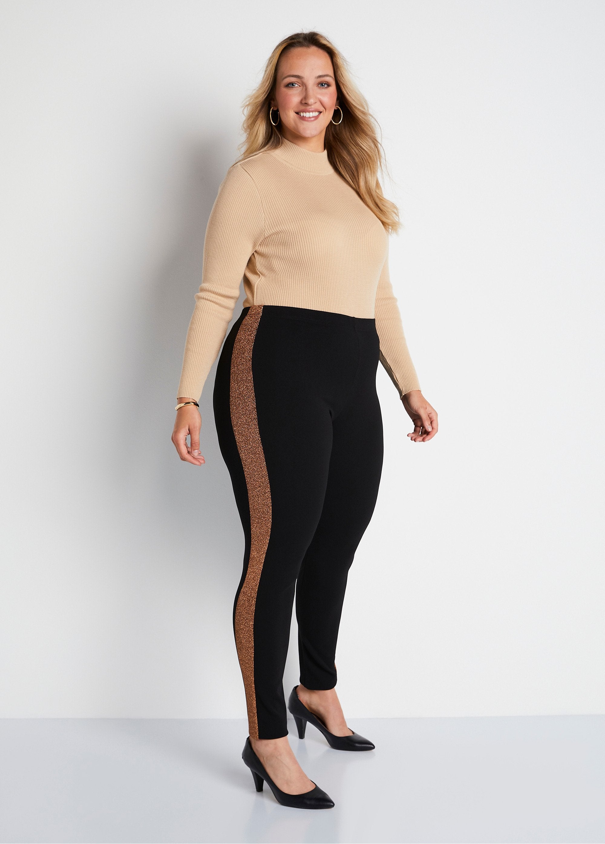 Leggings_con_cintura_elástica_y_laterales_brillantes._Negro_SF1_curvy