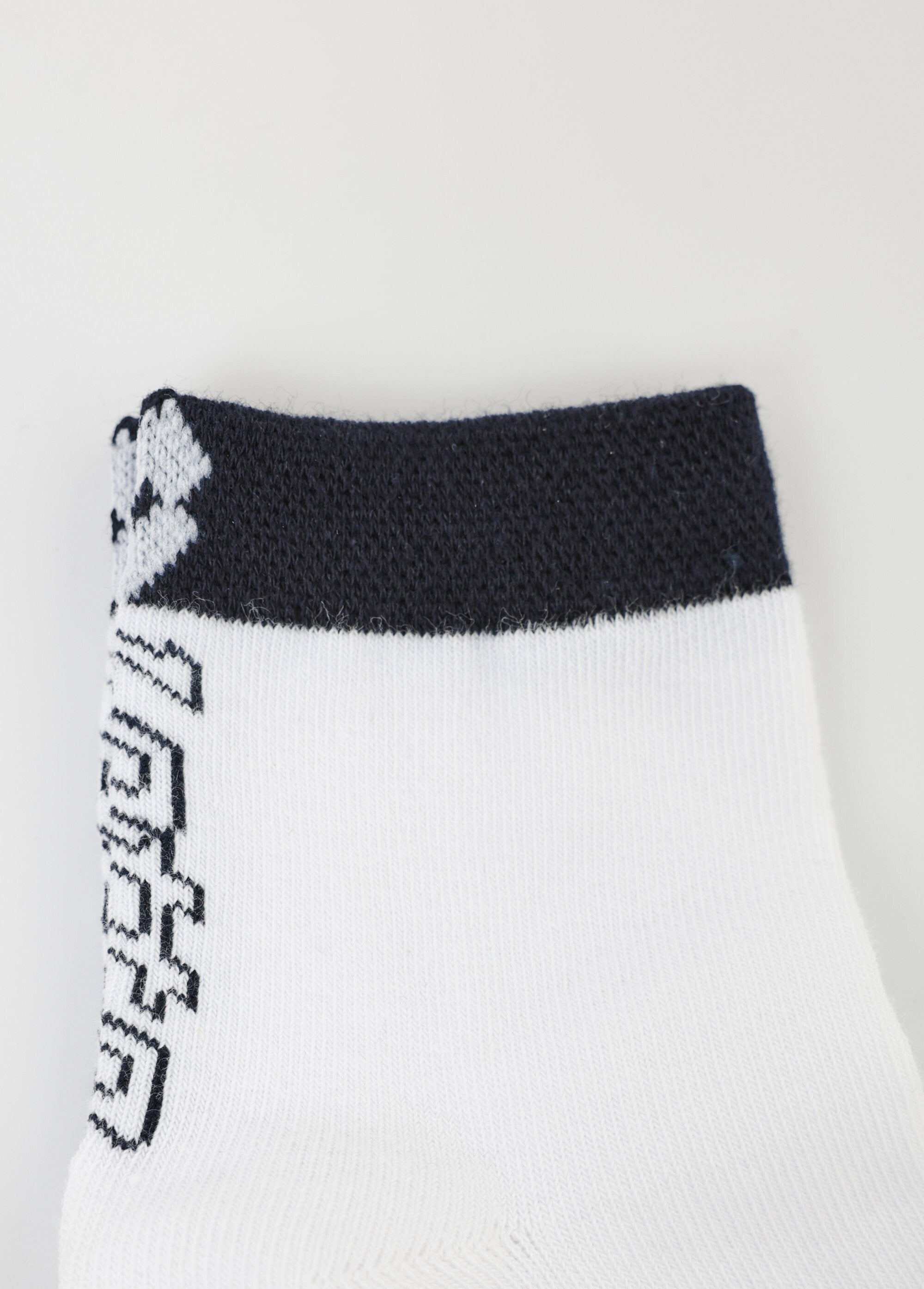 Pack_de_3_calcetines_bicolor_con_logo,_surtidos_Surtido_blanco_DE2_slim