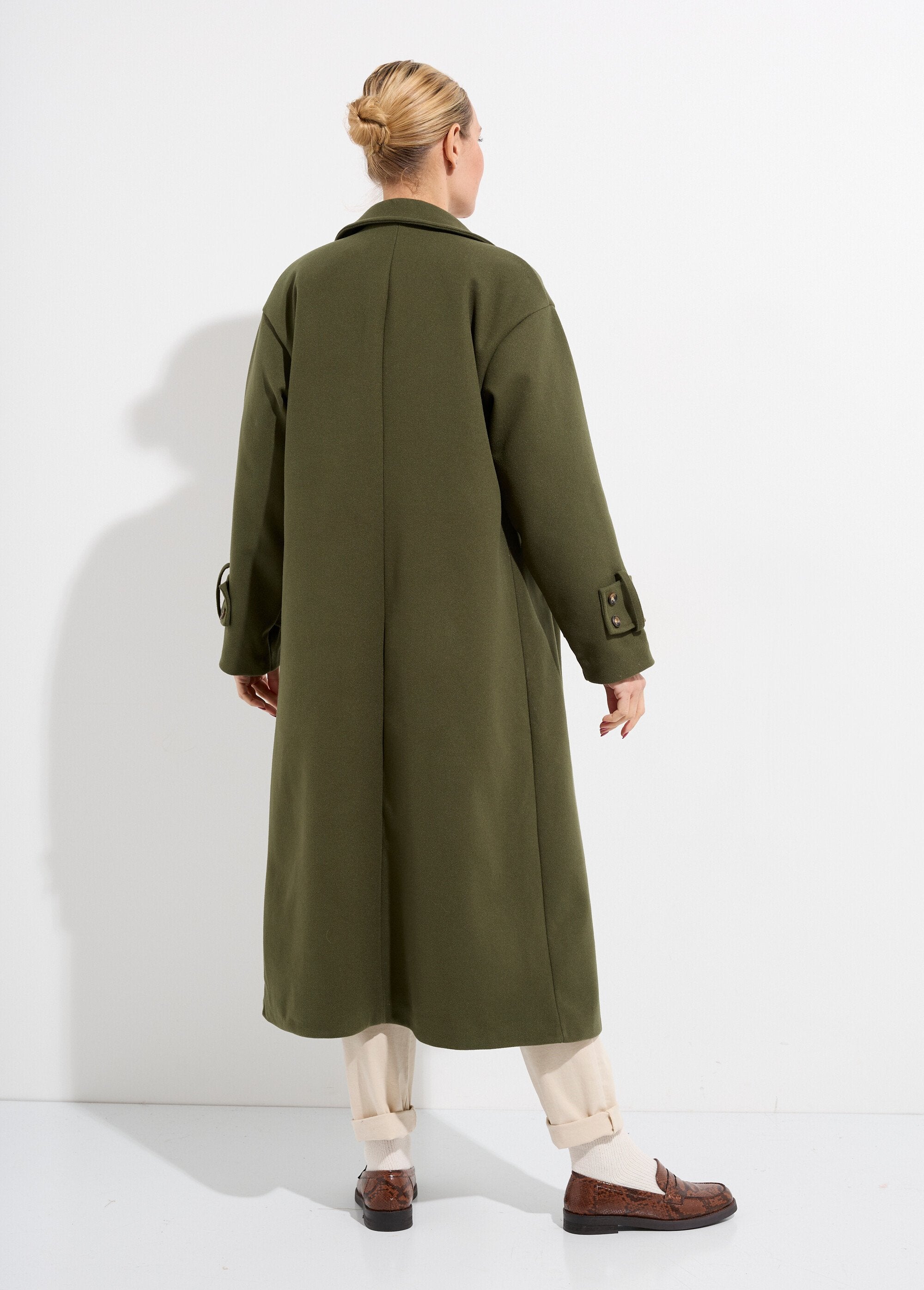 Abrigo_largo_y_elegante_estilo_lana_Caqui_DO1_slim