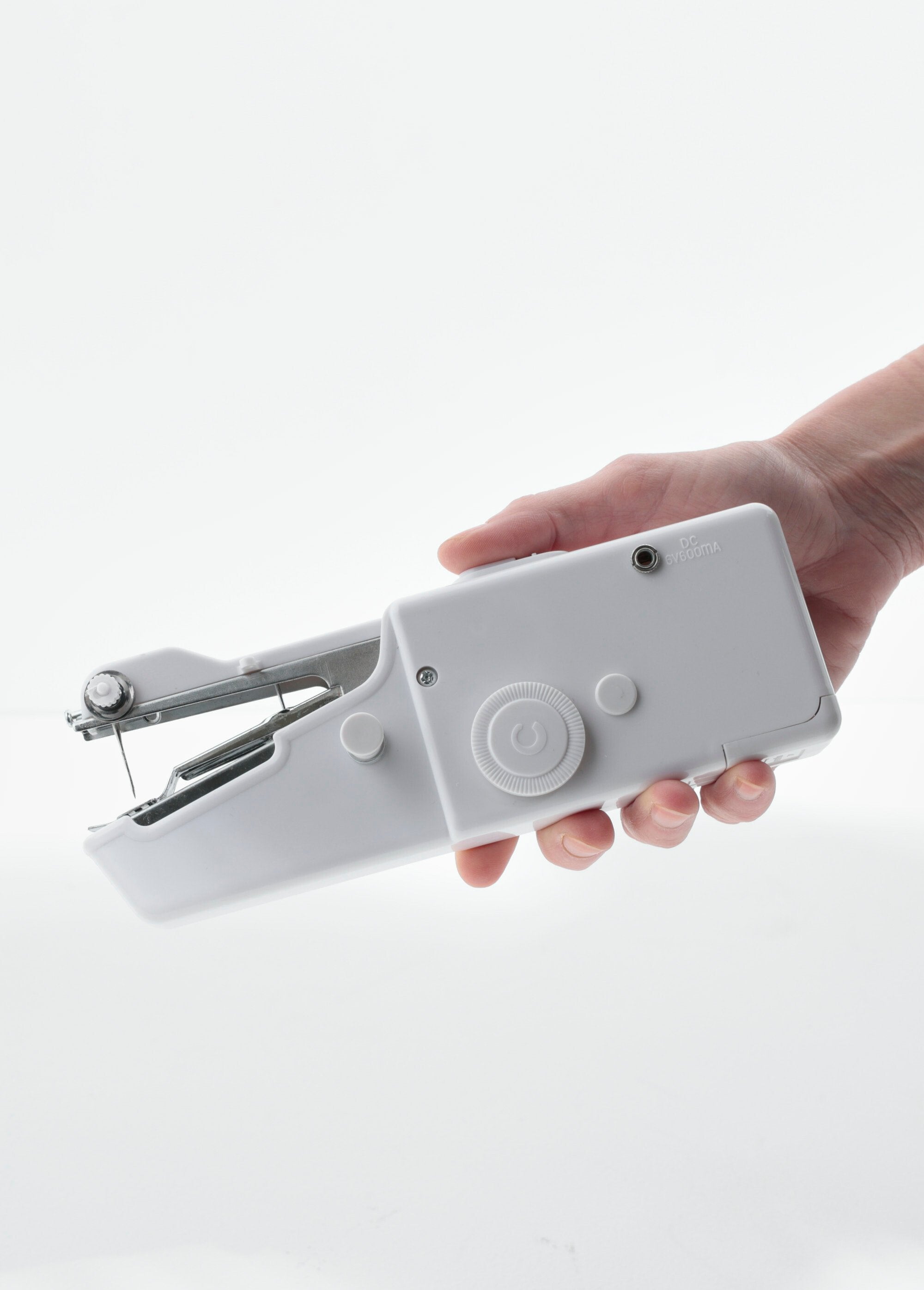 Mini_máquina_de_coser_portátil_Blanco,_Blanca_FA2_slim