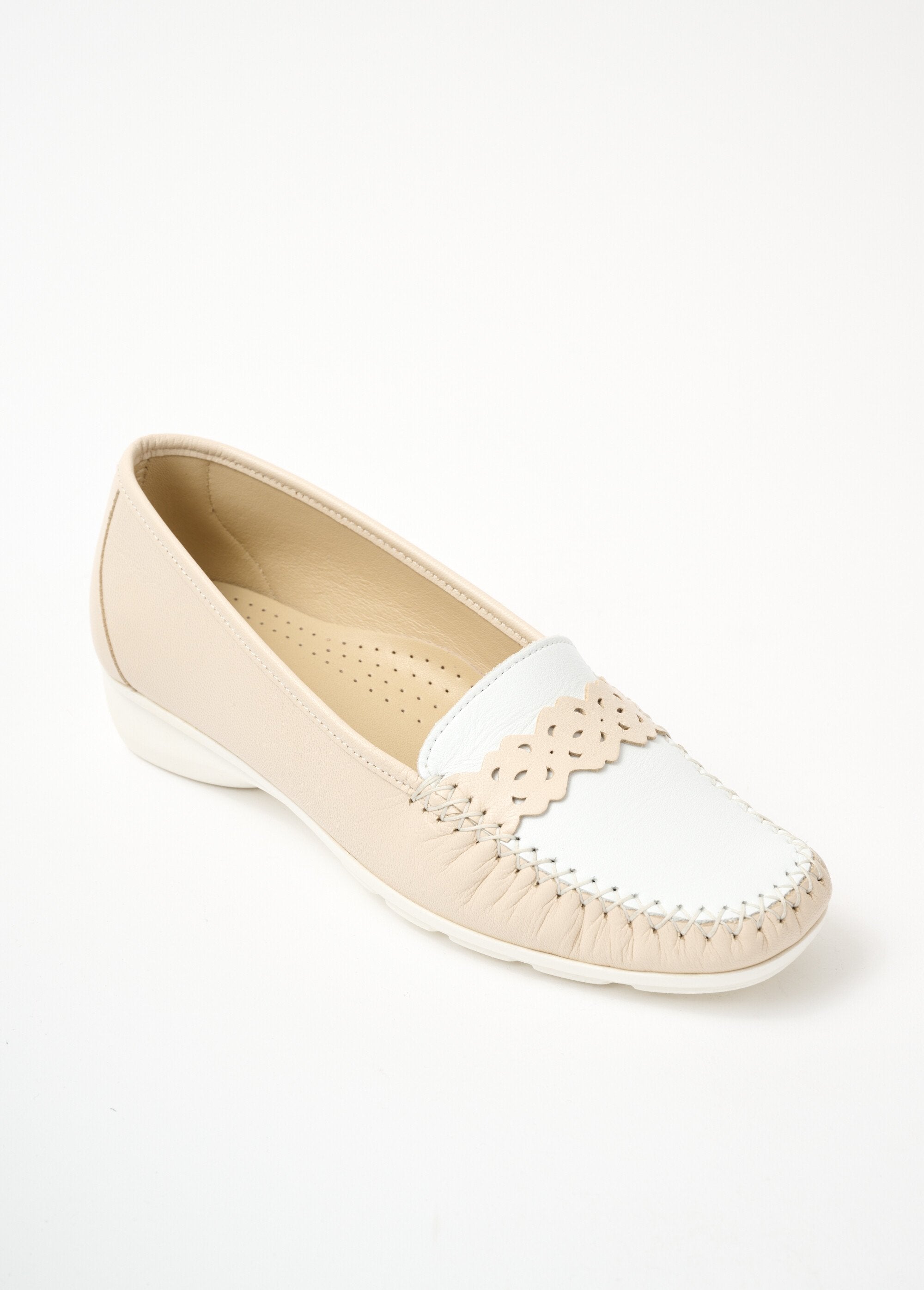 Mocasines_piel_ancho_confort_Beige_y_blanco_FA1_slim