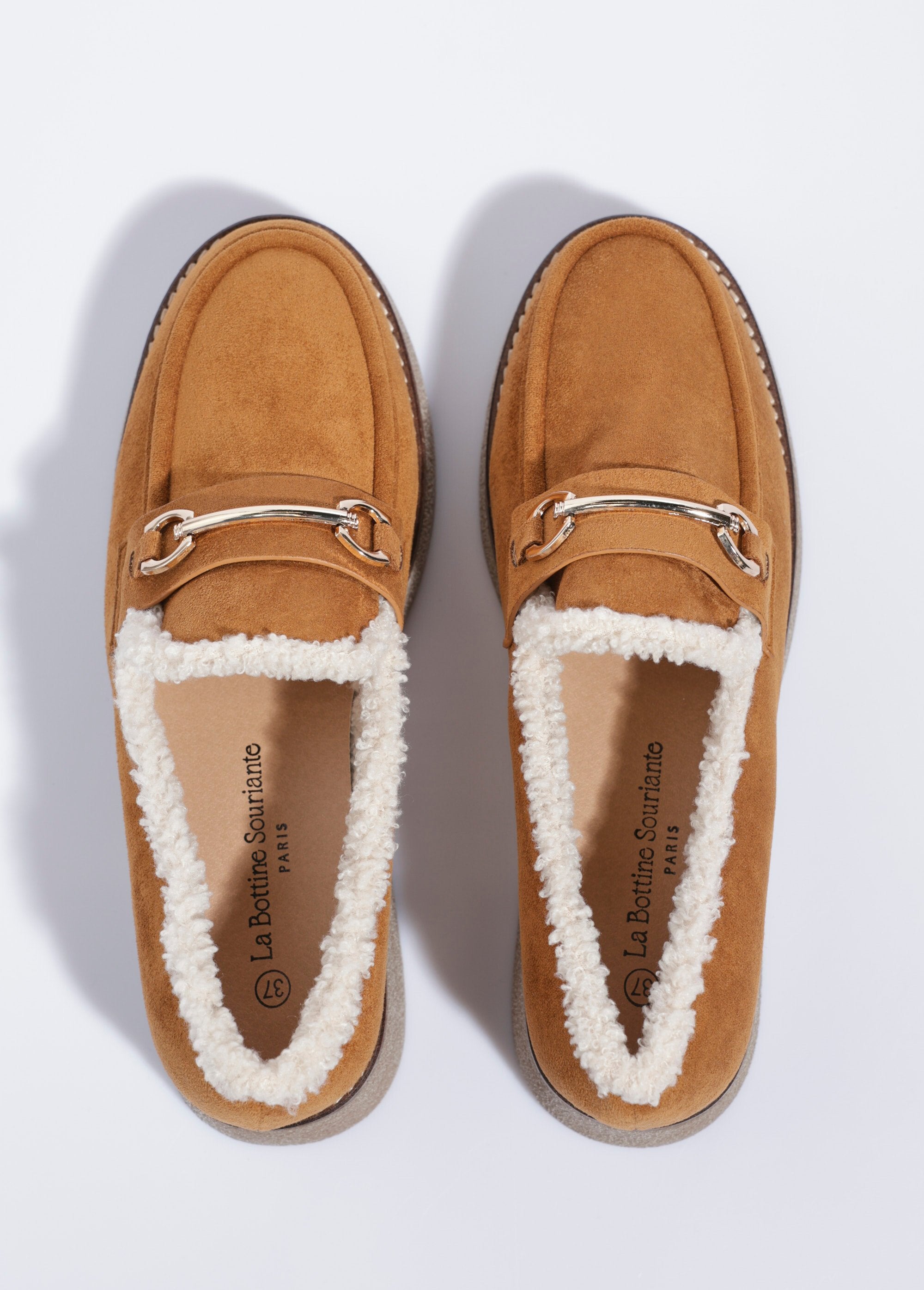 Mocasines_forrados_con_suela_efecto_crepé_camello_OV1_slim