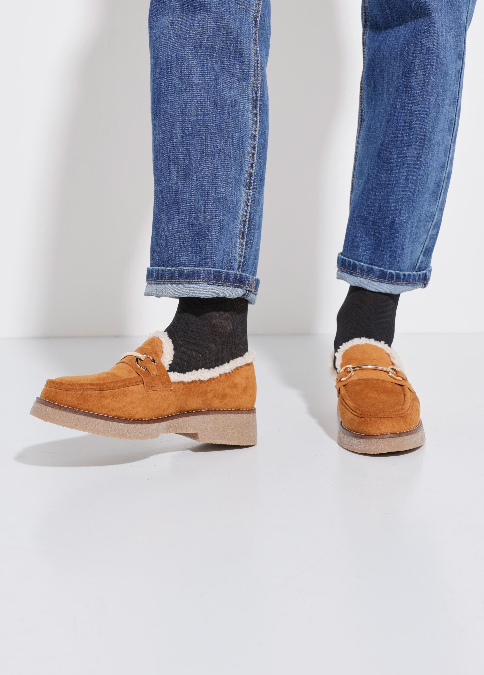 Mocasines_forrados_con_suela_efecto_crepé_camello_SF1_slim
