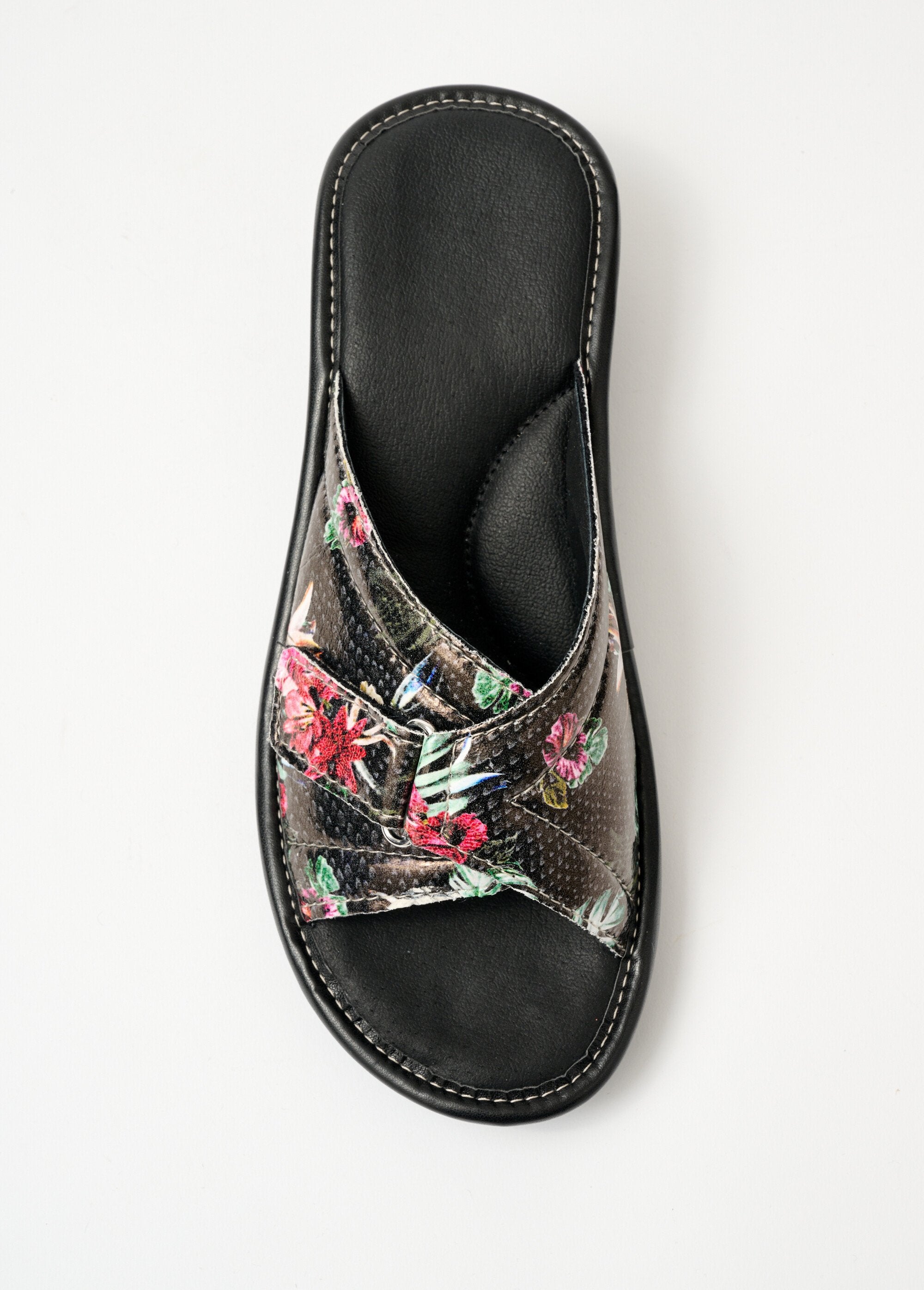 Mules_anchos_y_cómodos_de_charol_estampado_Estampado_negro_OV1_slim