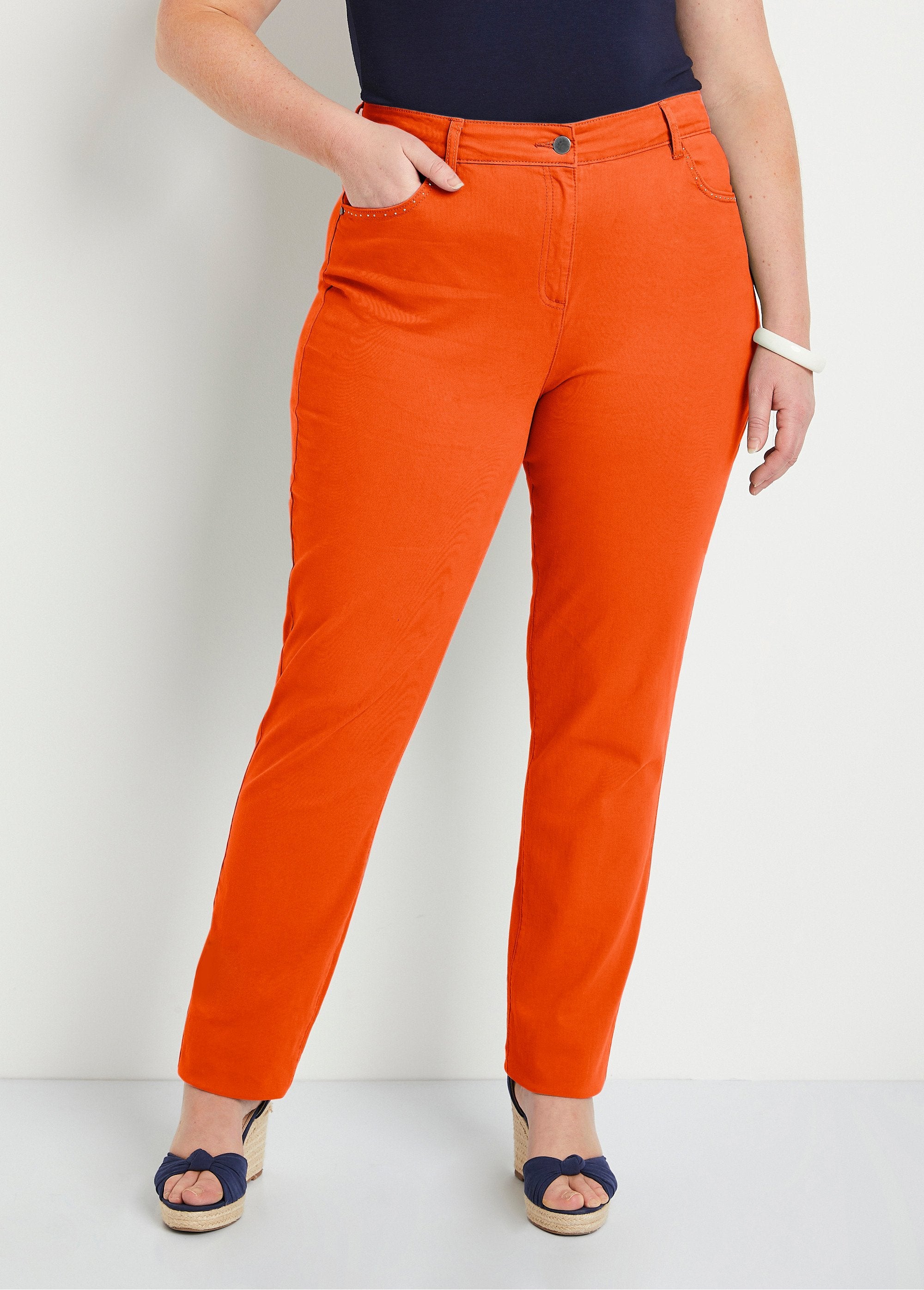 Pantalón_recto_de_algodón_elástico_de_5_bolsillos_naranja_FA1_curvy