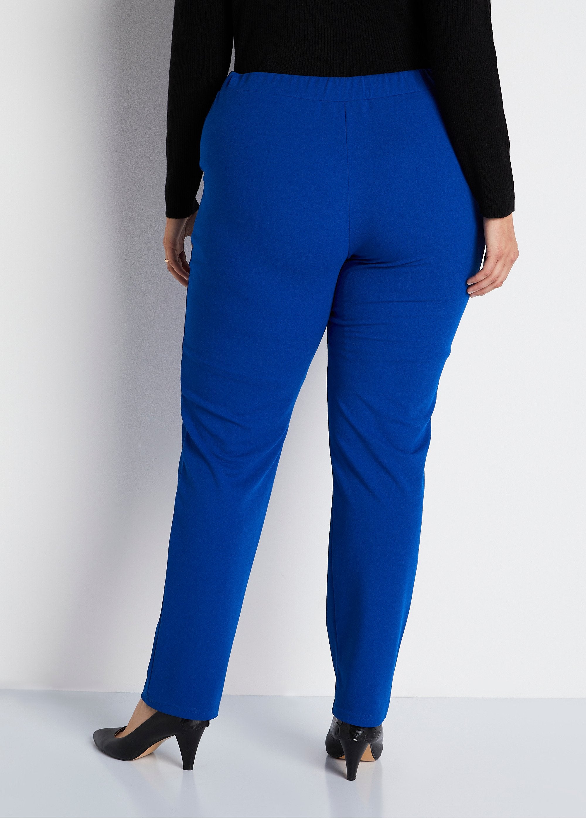 Pantalón_recto_con_cintura_elástica_y_punto_crepé_azul_duro_DO1_curvy