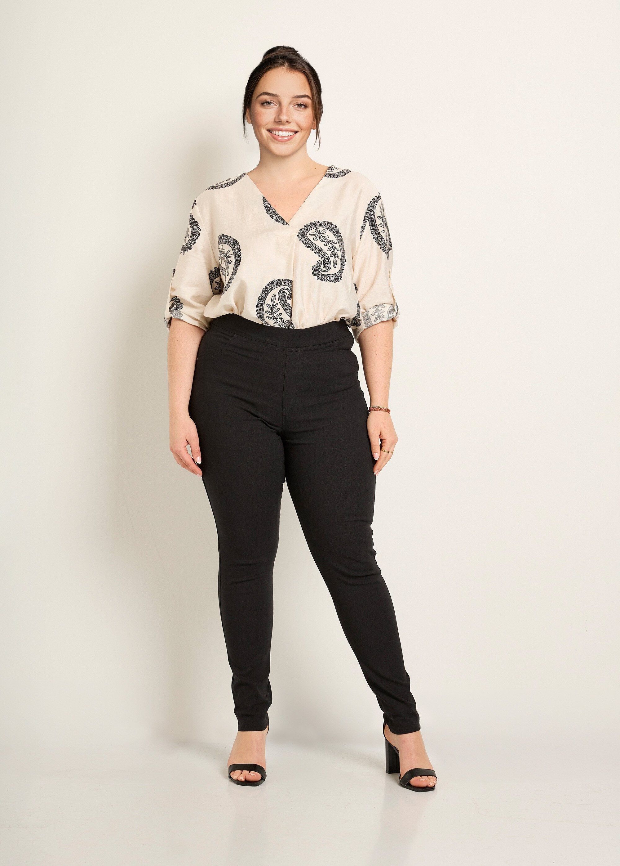 Pantalones_elásticos_con_cintura_elástica_Negro_SF1_curvy