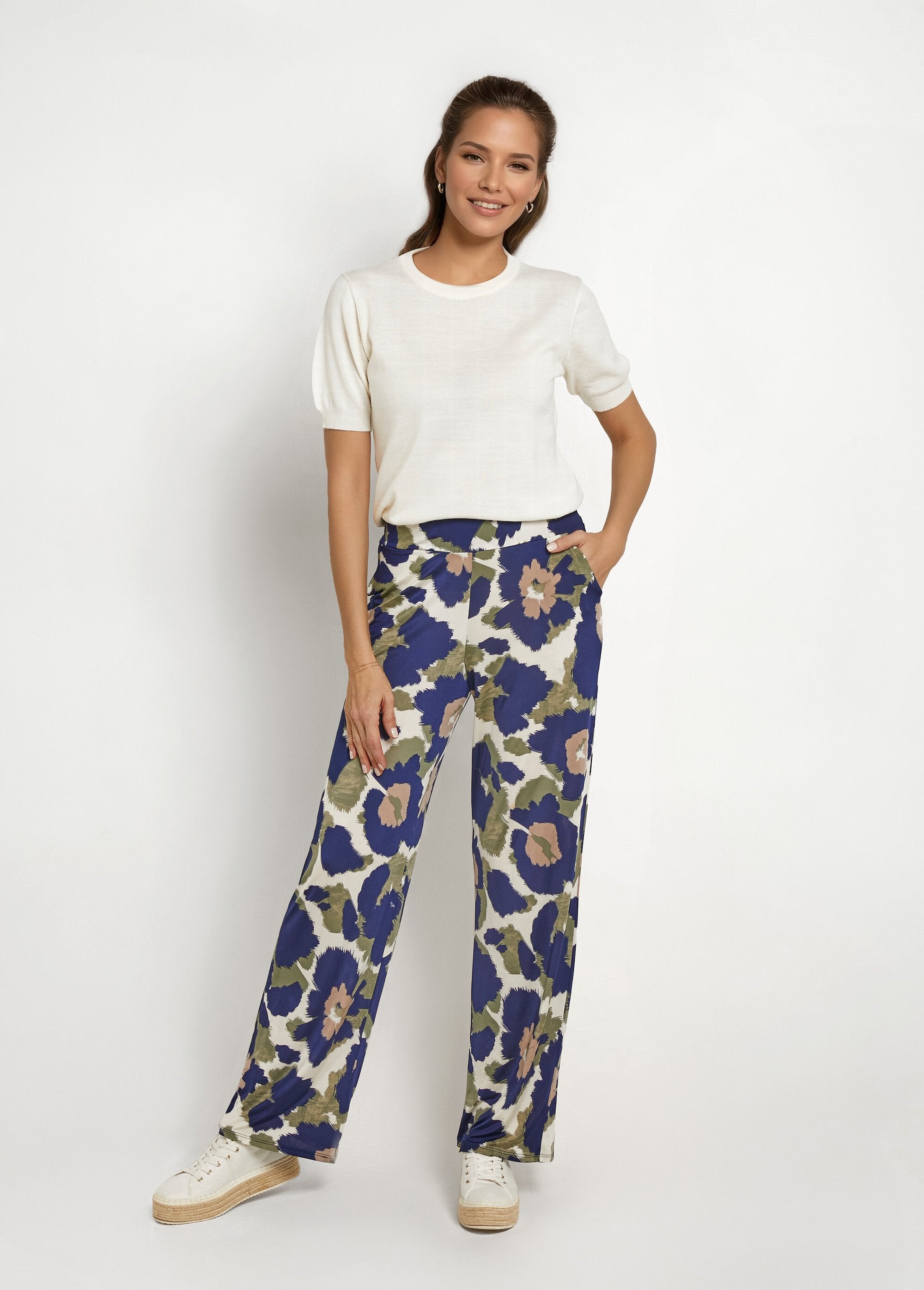 Pantalones_elásticos_fluidos_con_estampado_floral_elegante_Azul_marino_y_caqui_SF1_slim