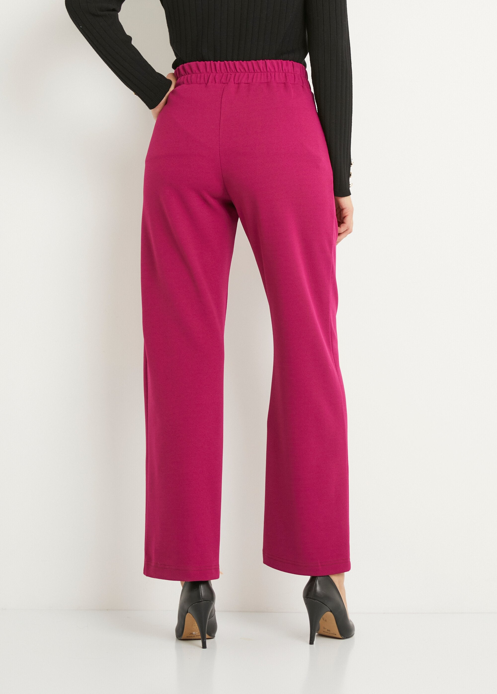 Pantalón_semielástico_de_pierna_ancha,_liso_Cassis_DO1_slim