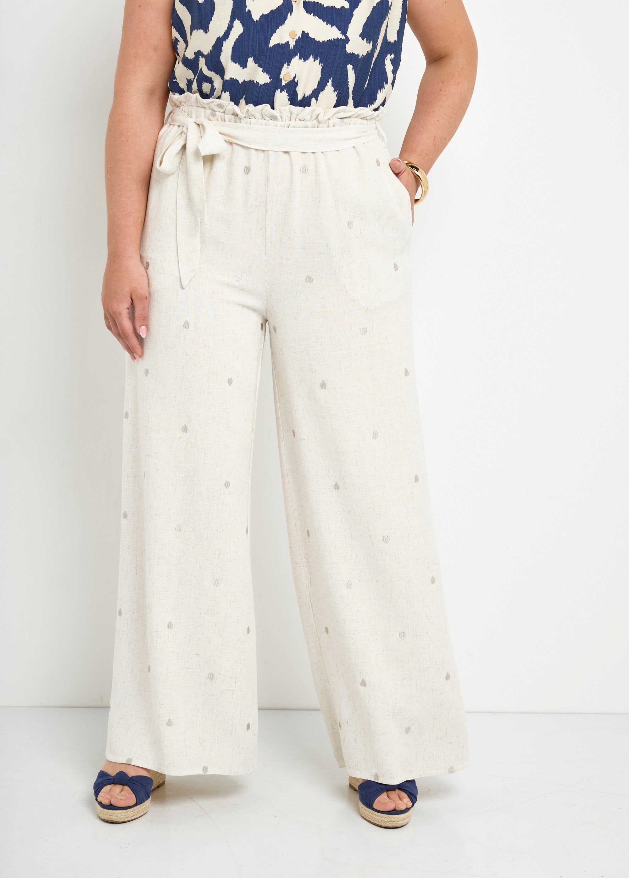 Pantalón_de_lino_bordado_con_cinturón_Crudo_FA1_curvy